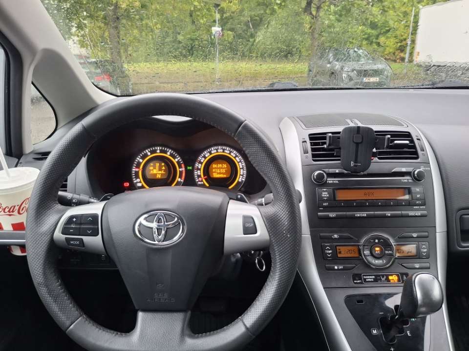 Toyota Auris 2011, bild 3/4