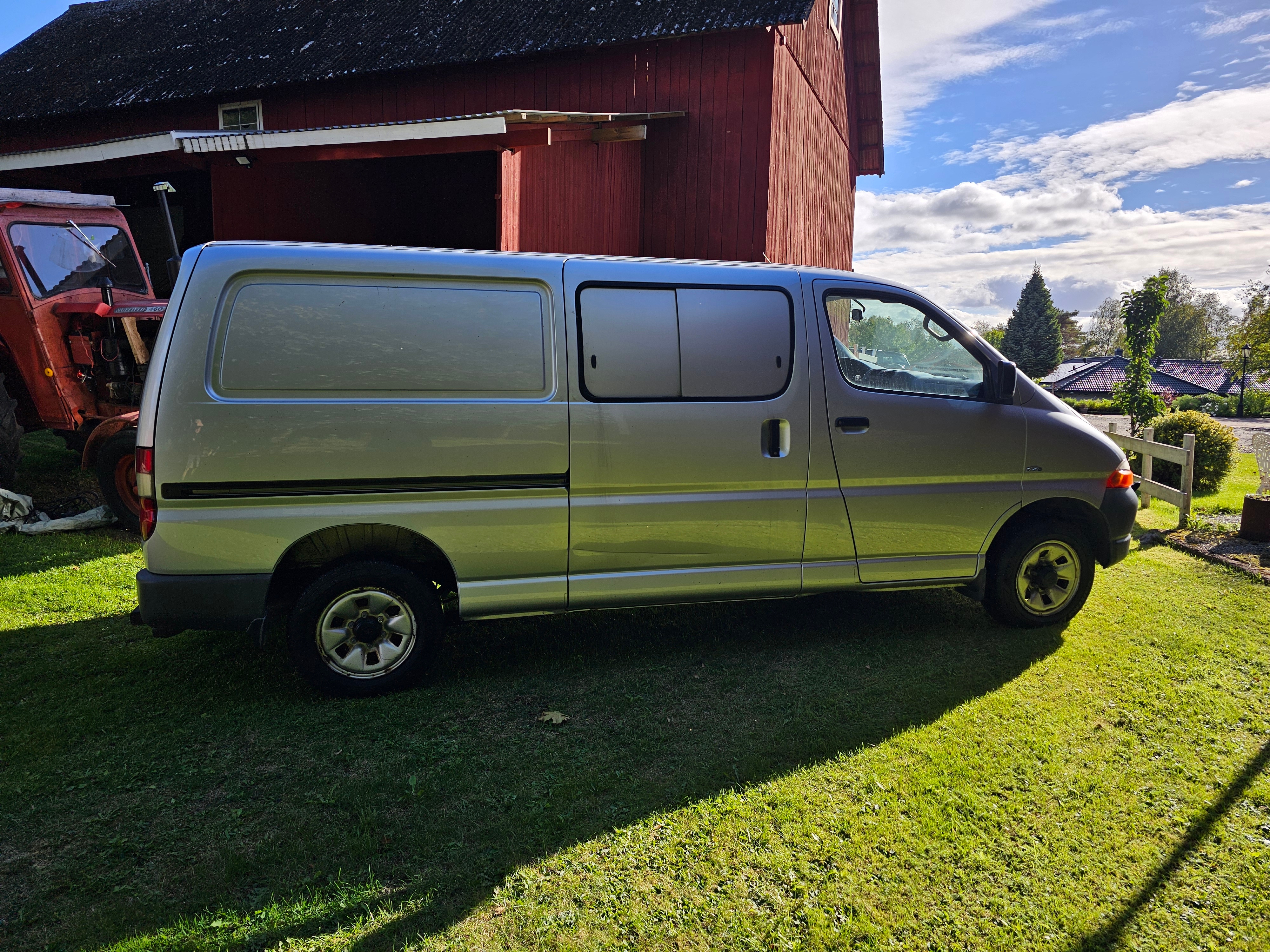 Toyota HiAce Skåpbil 2.5 4WD Manuell 2006, photo 3/9
