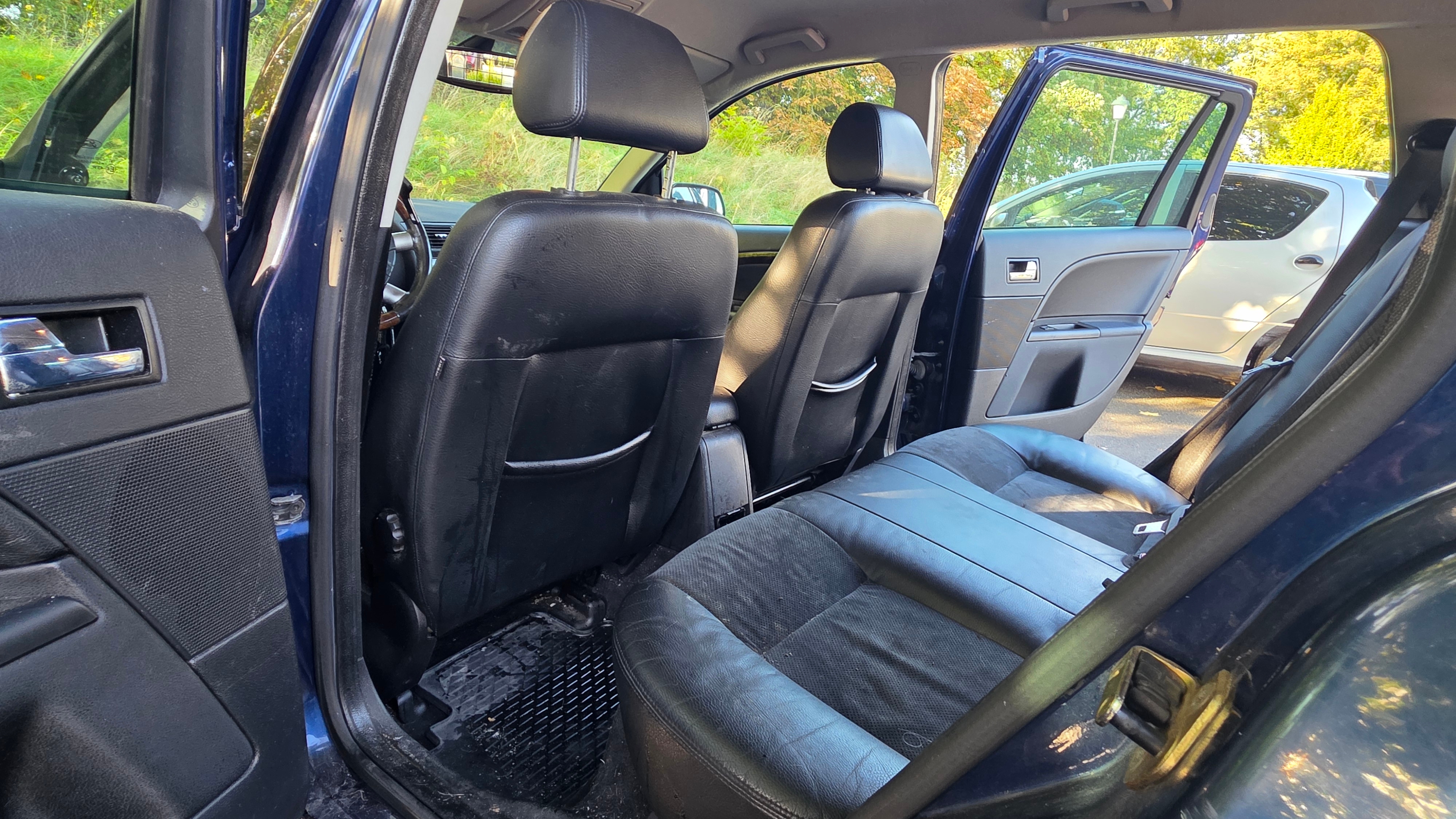 Ford Mondeo Kombi 2.5 V6 Manuell 2003, bild 4/10