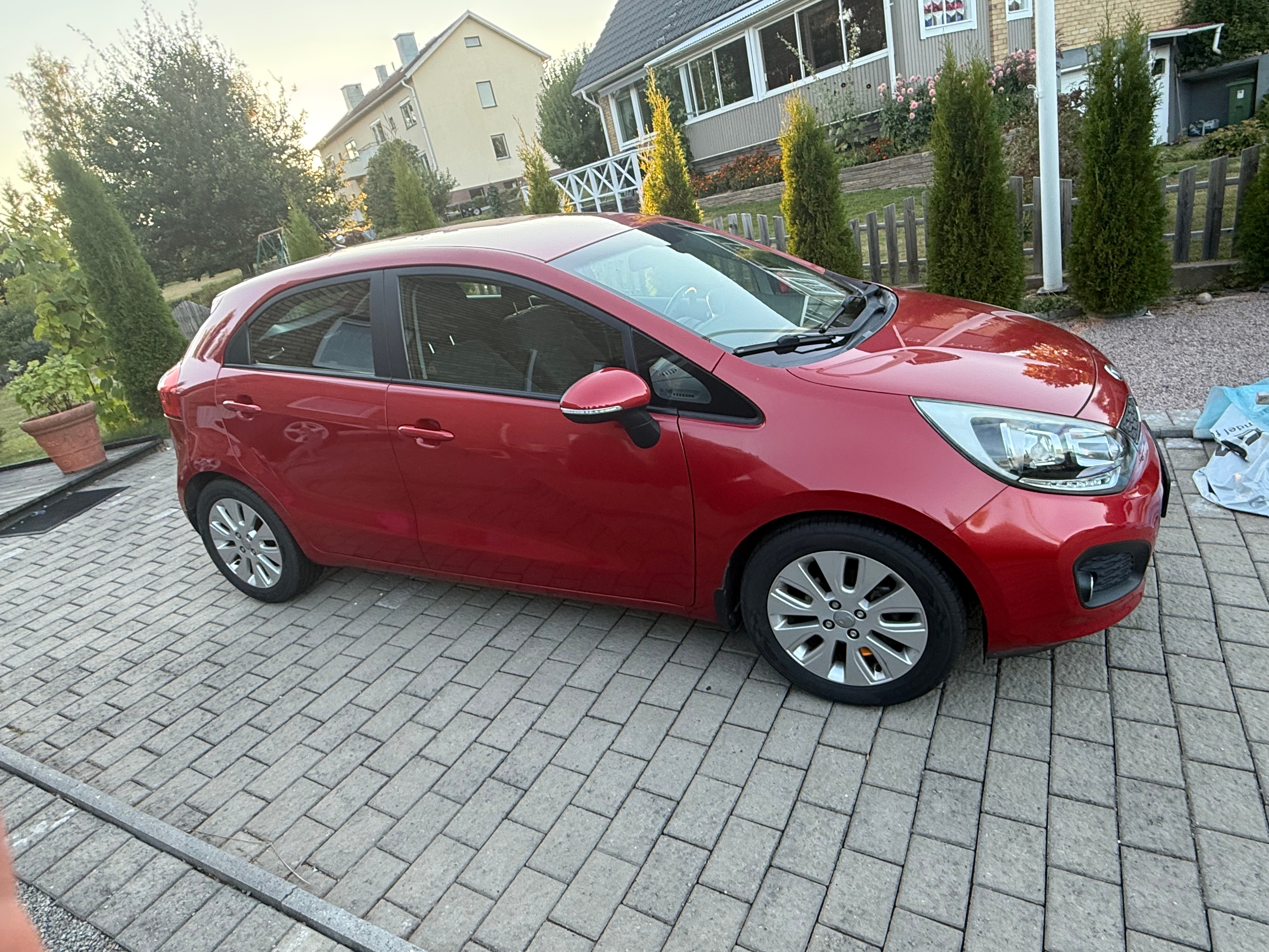 Kia Rio 5-dörrar 1.2 CVVT Manuell 2013, bild 2/8