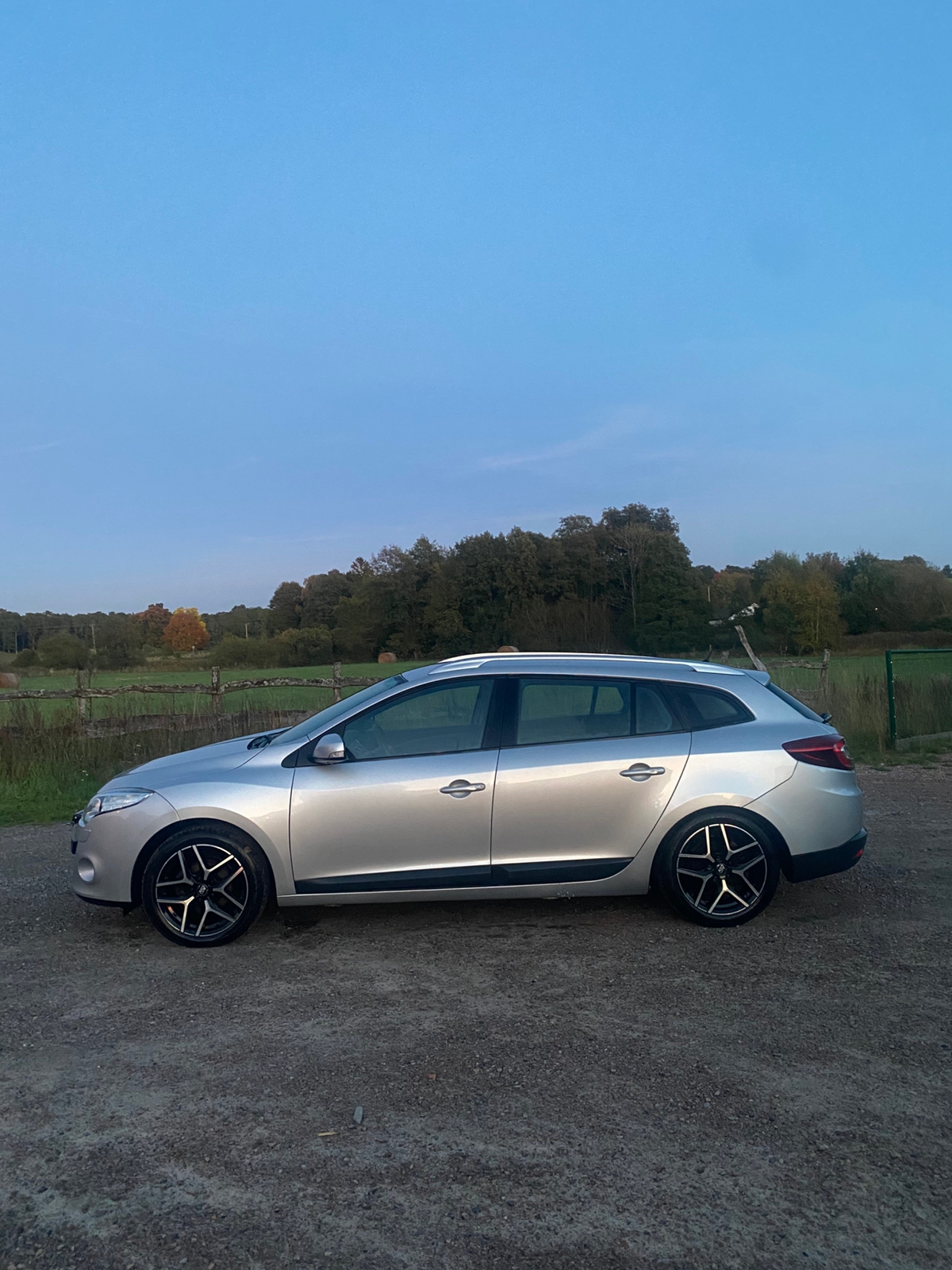 Renault Megane III Grandtour 1.5 dCi DCT 2012, bild 2/7