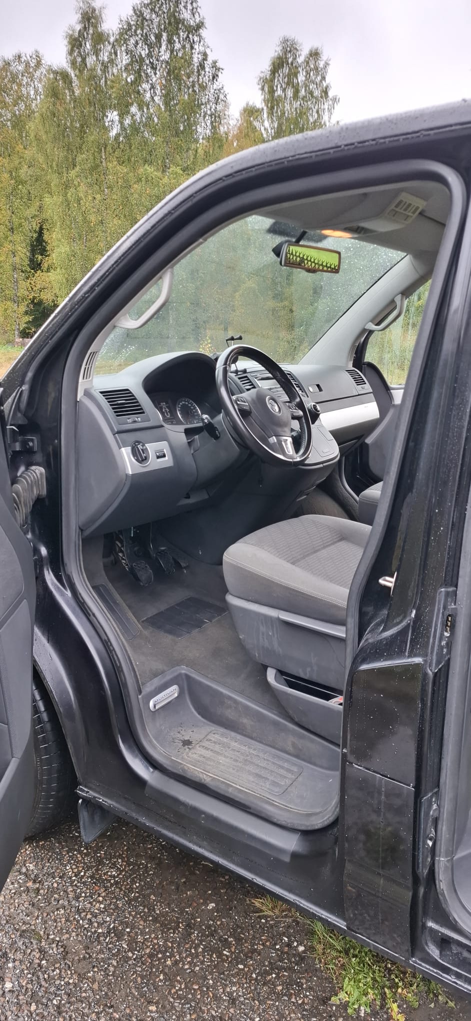 Volkswagen Multivan 2011, photo 6/8