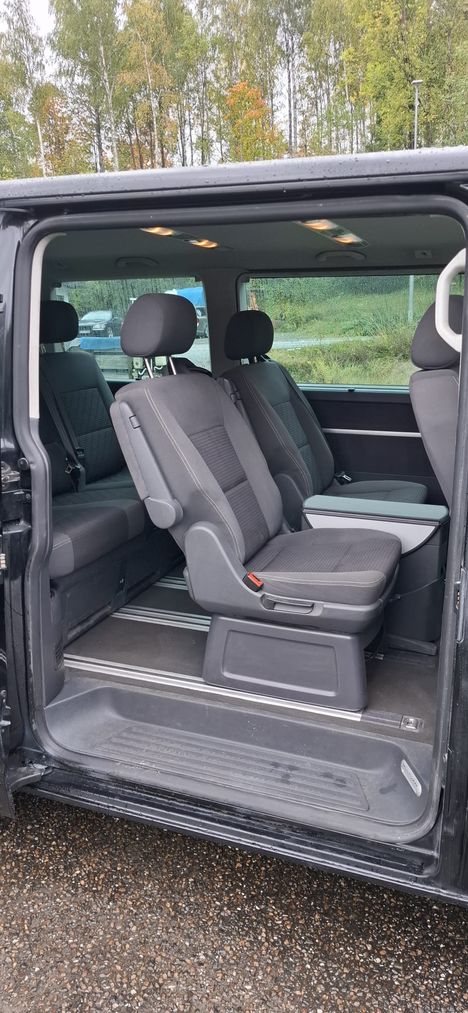 Volkswagen Multivan 2011, photo 4/8