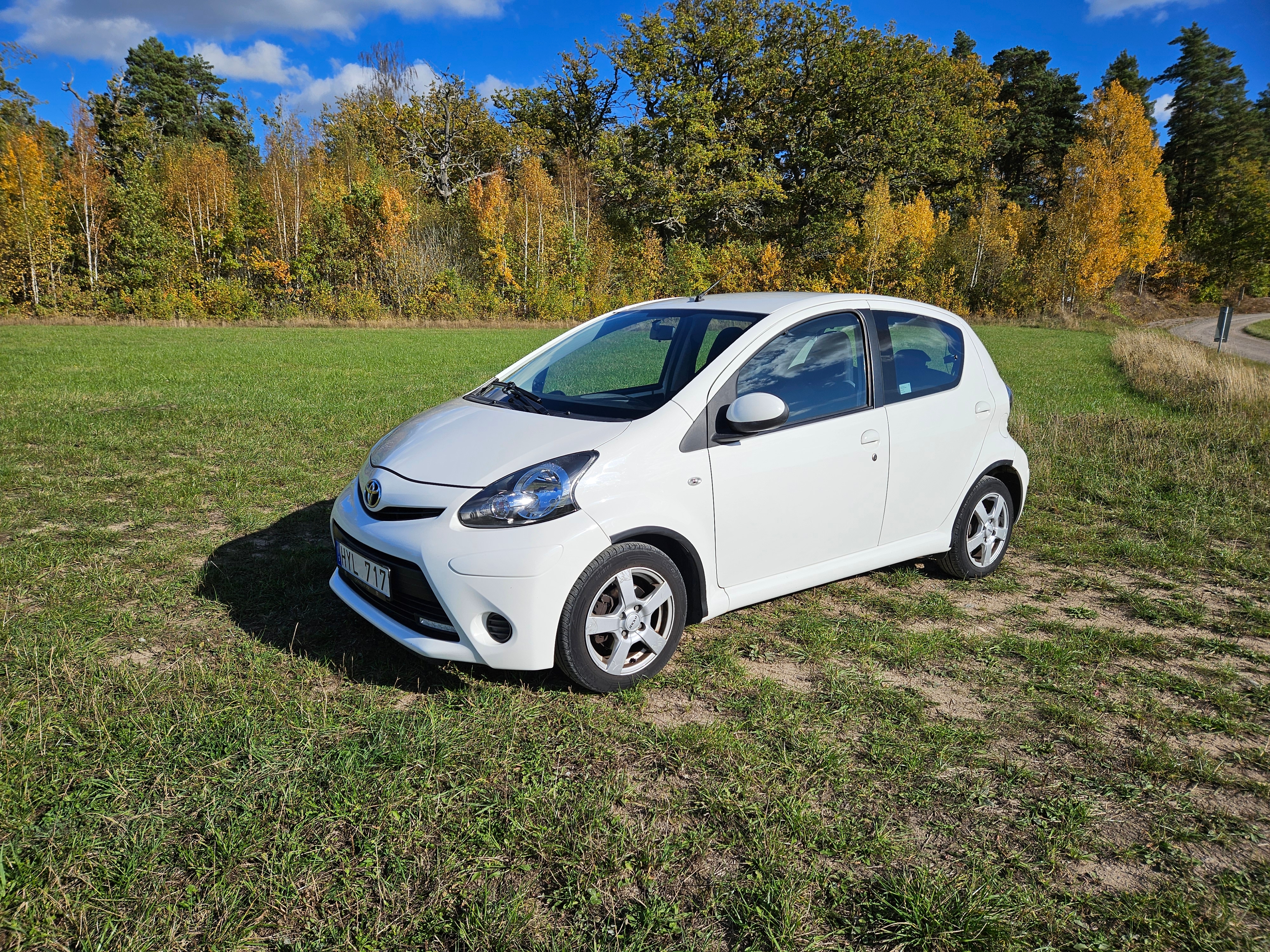 Toyota Aygo 5-dörrar 1.0 VVT-i MultiMode 2012, bild 2/10