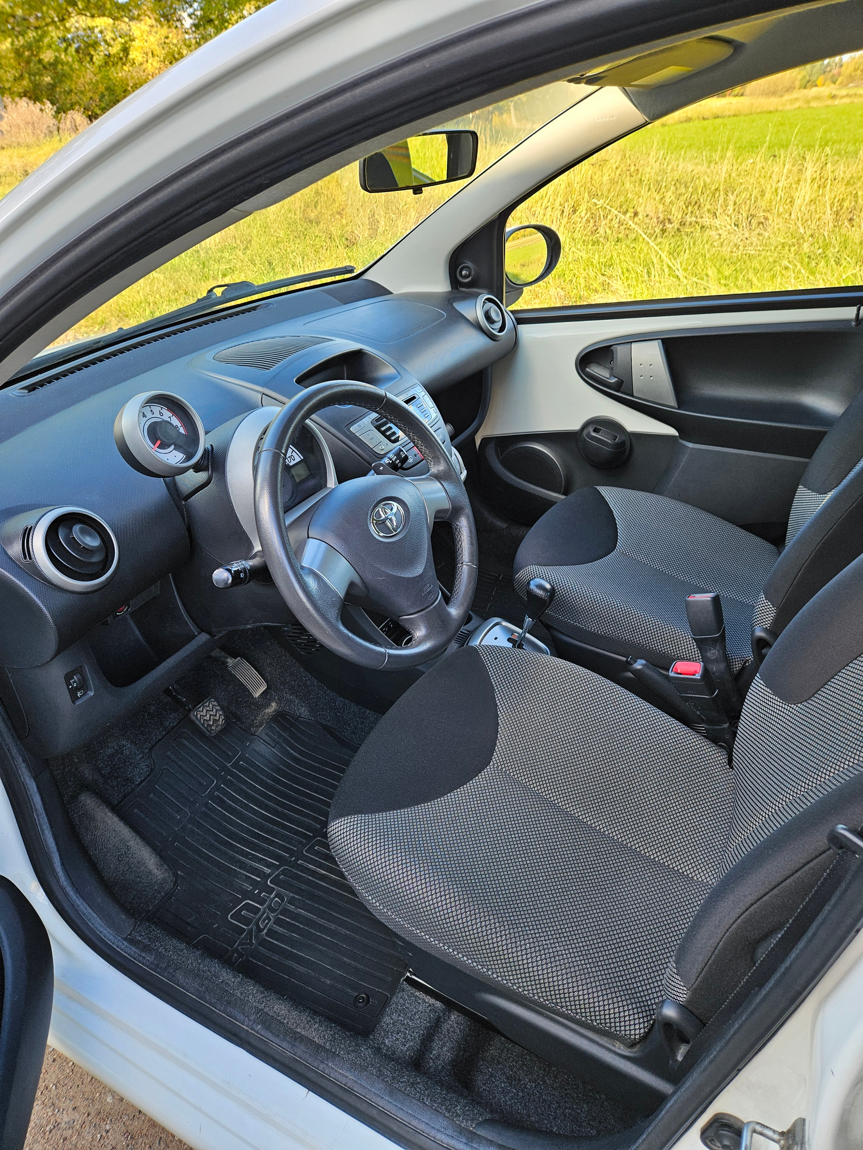 Toyota Aygo 5-dörrar 1.0 VVT-i MultiMode 2012, bild 6/10