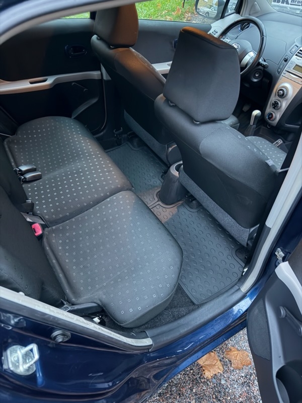 Toyota Yaris 5-dörrar 1.0 VVT-i Manuell 2008, bild 4/5