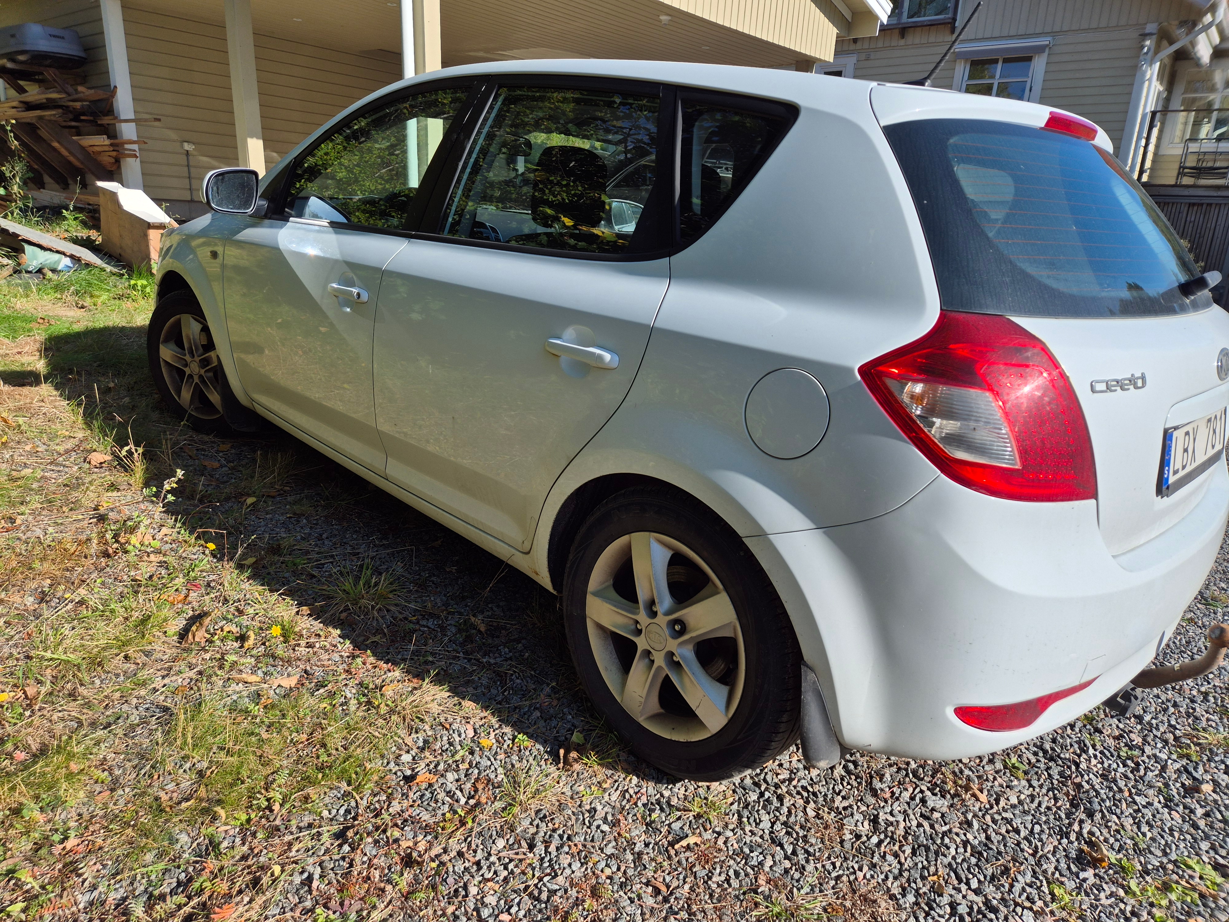 Kia Ceed 1.6 CRDi Manuell 2011, bild 3/6
