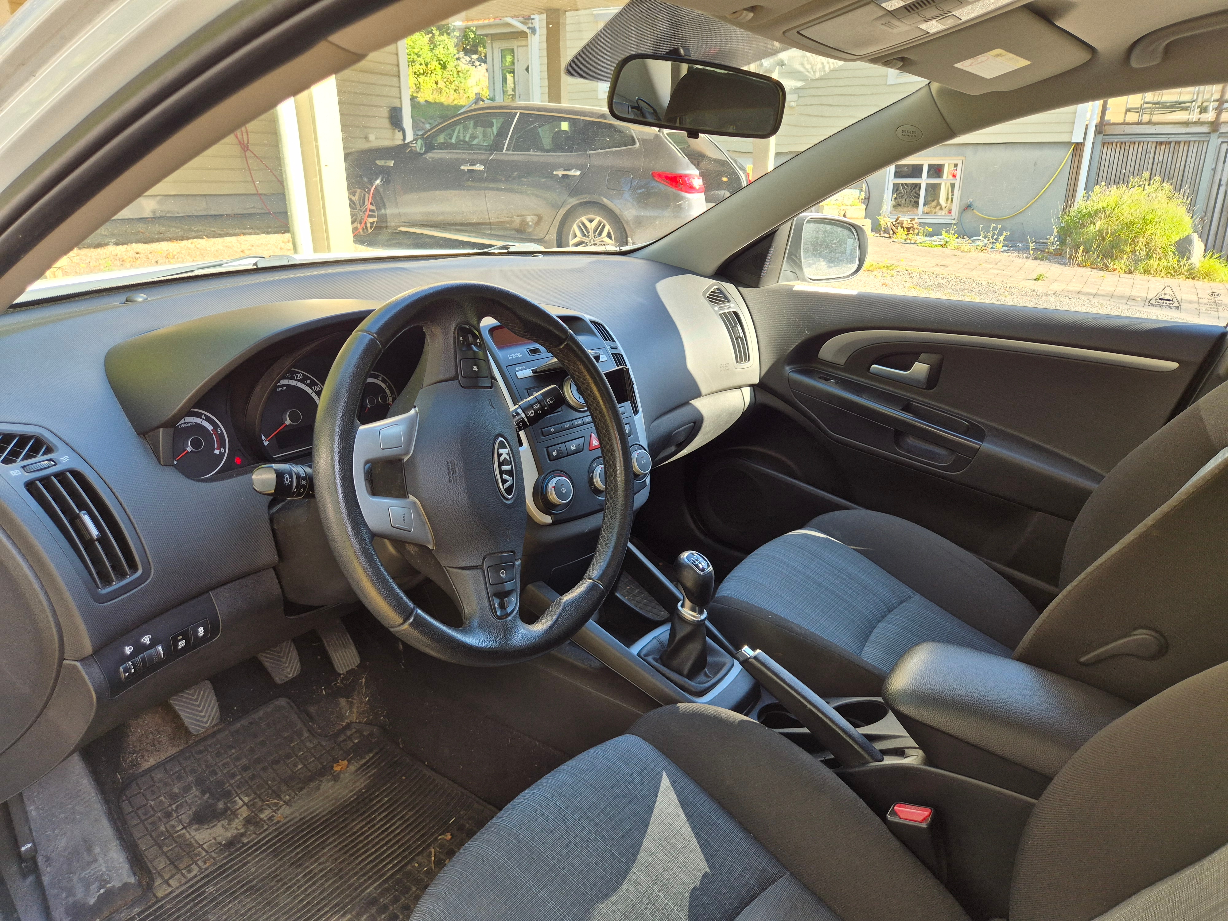 Kia Ceed 1.6 CRDi Manuell 2011, bild 5/6