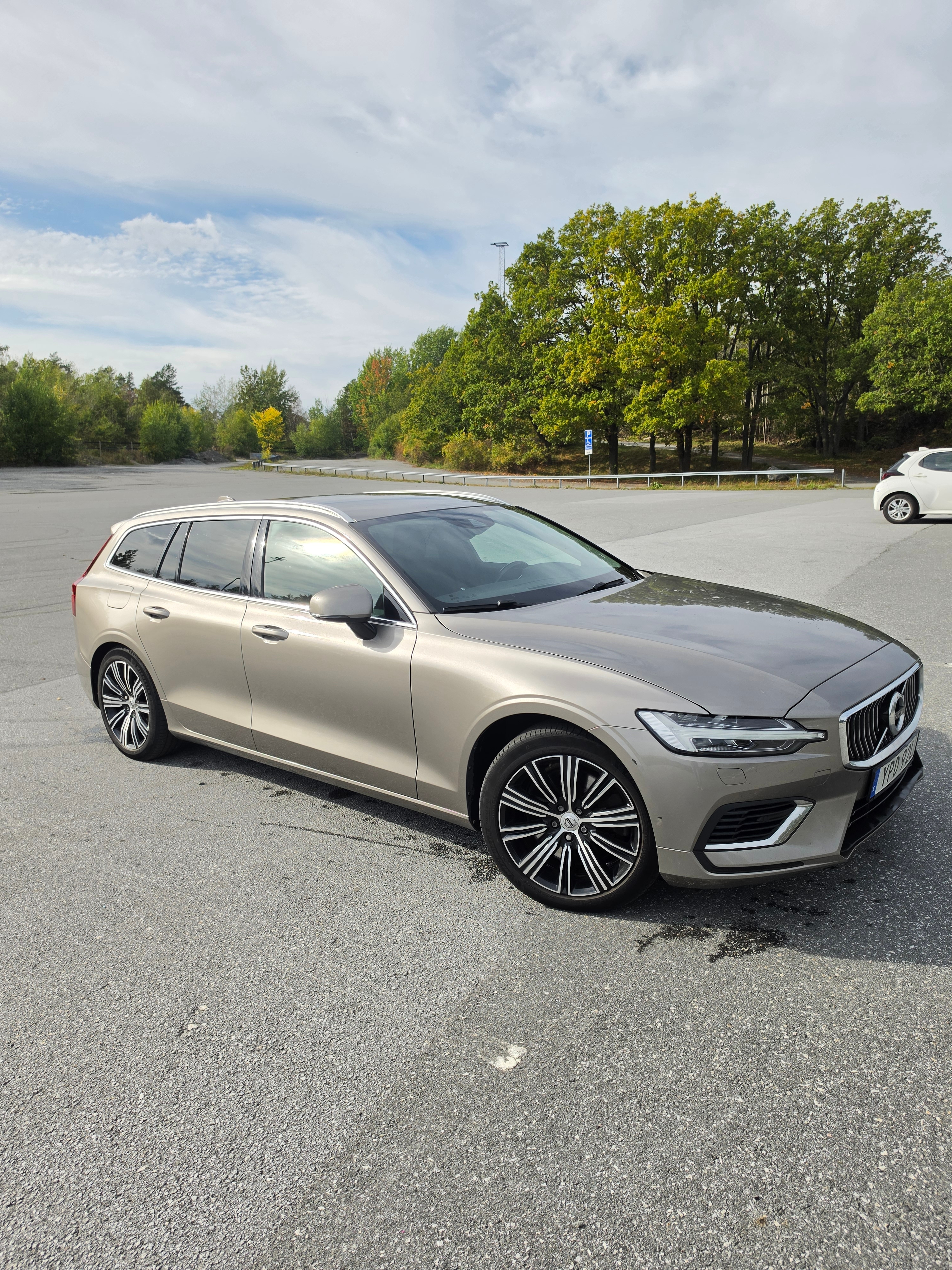 Volvo V60 Recharge T6 AWD Geartronic 2021, bild 2/10