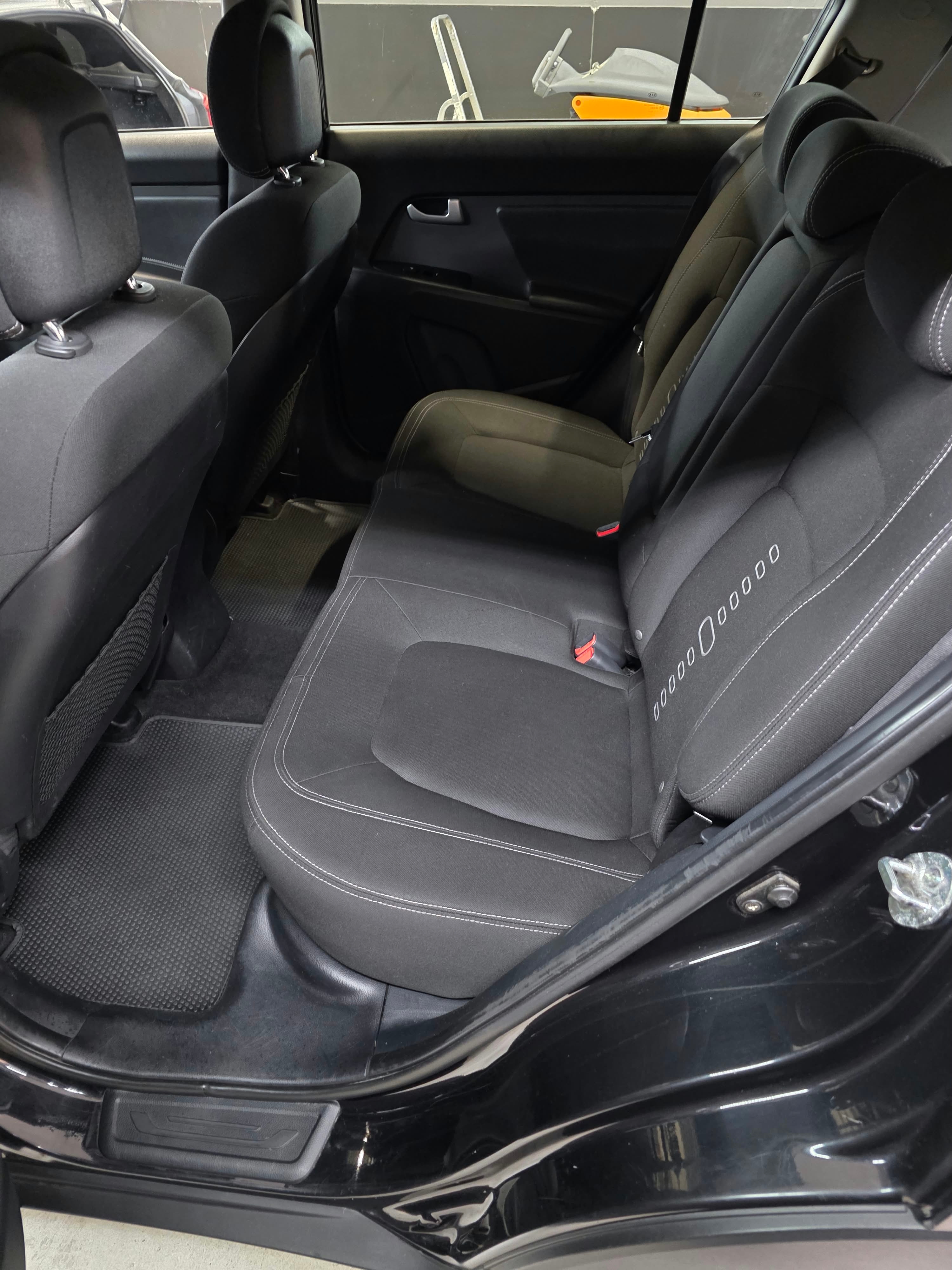 Kia Sportage 2.0 CRDi AWD Manuell 2011, bild 3/8