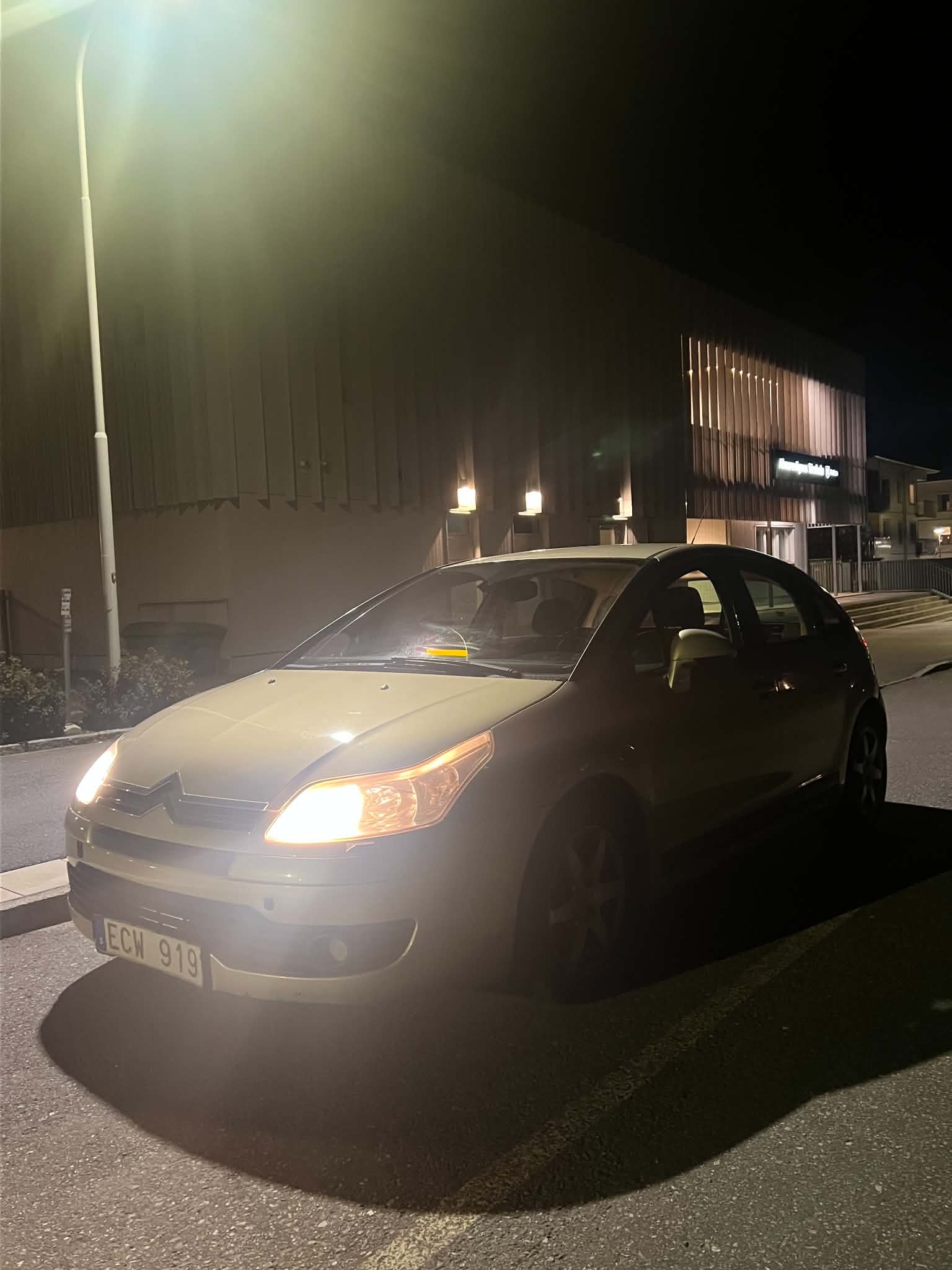 Citroen C4 1.6 HDiF EGS 2007, bild 2/7