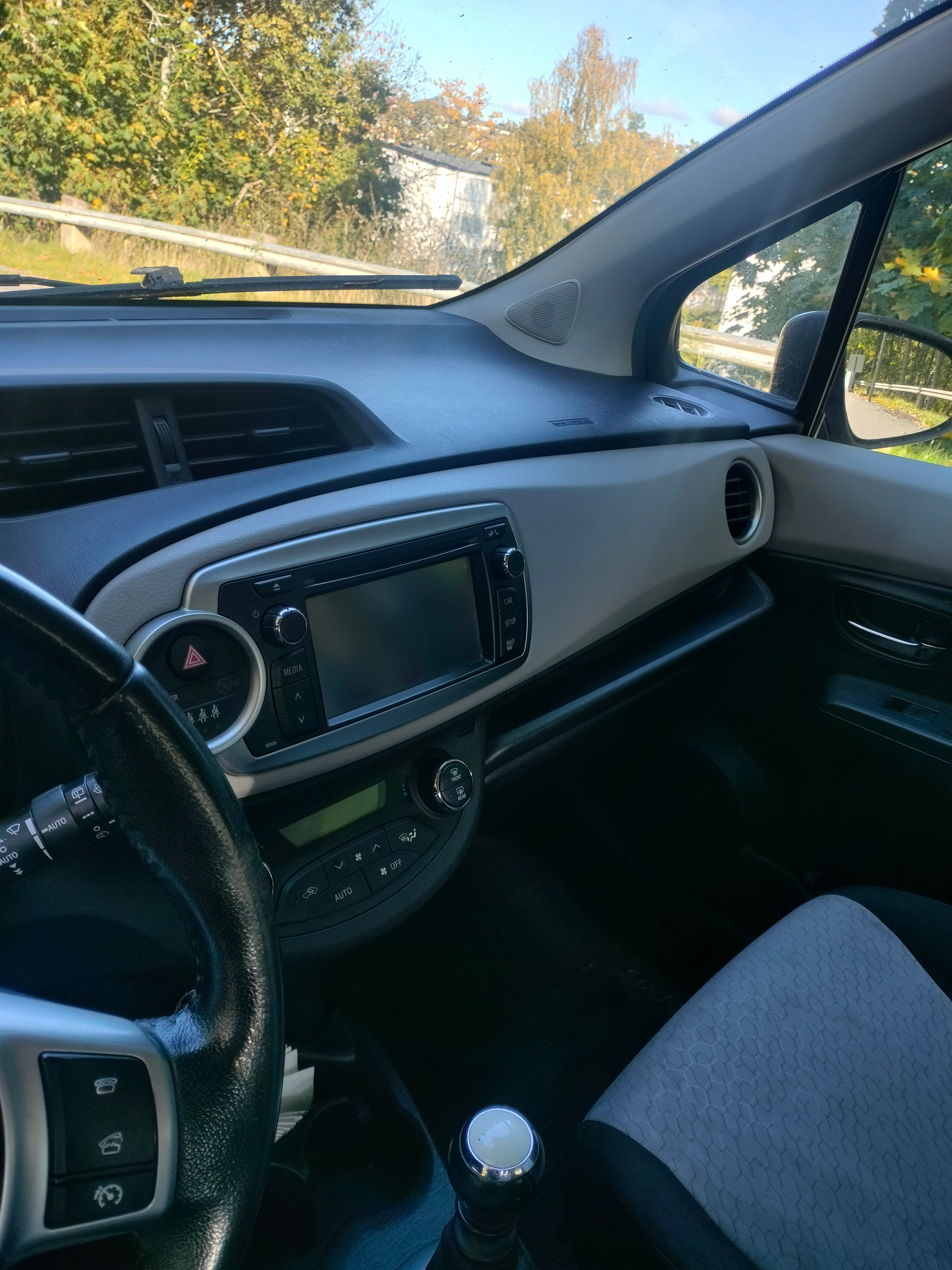 Toyota Yaris 2012, bild 3/5