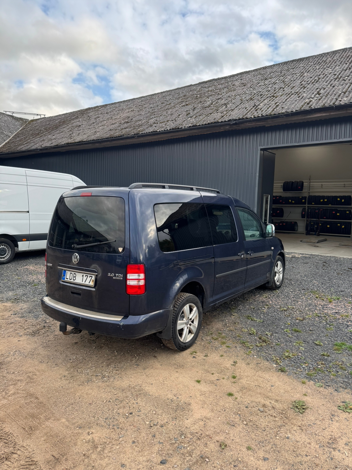 Volkswagen Caddy Maxi 2011, photo 4/9
