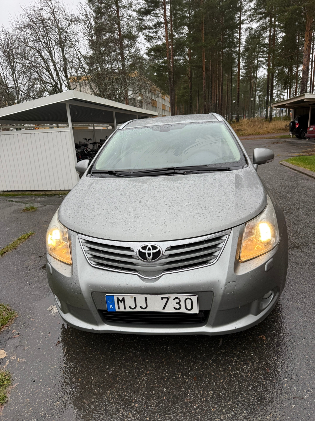 Toyota Avensis Kombi 2.0 Multidrive S 2010, photo 2/4