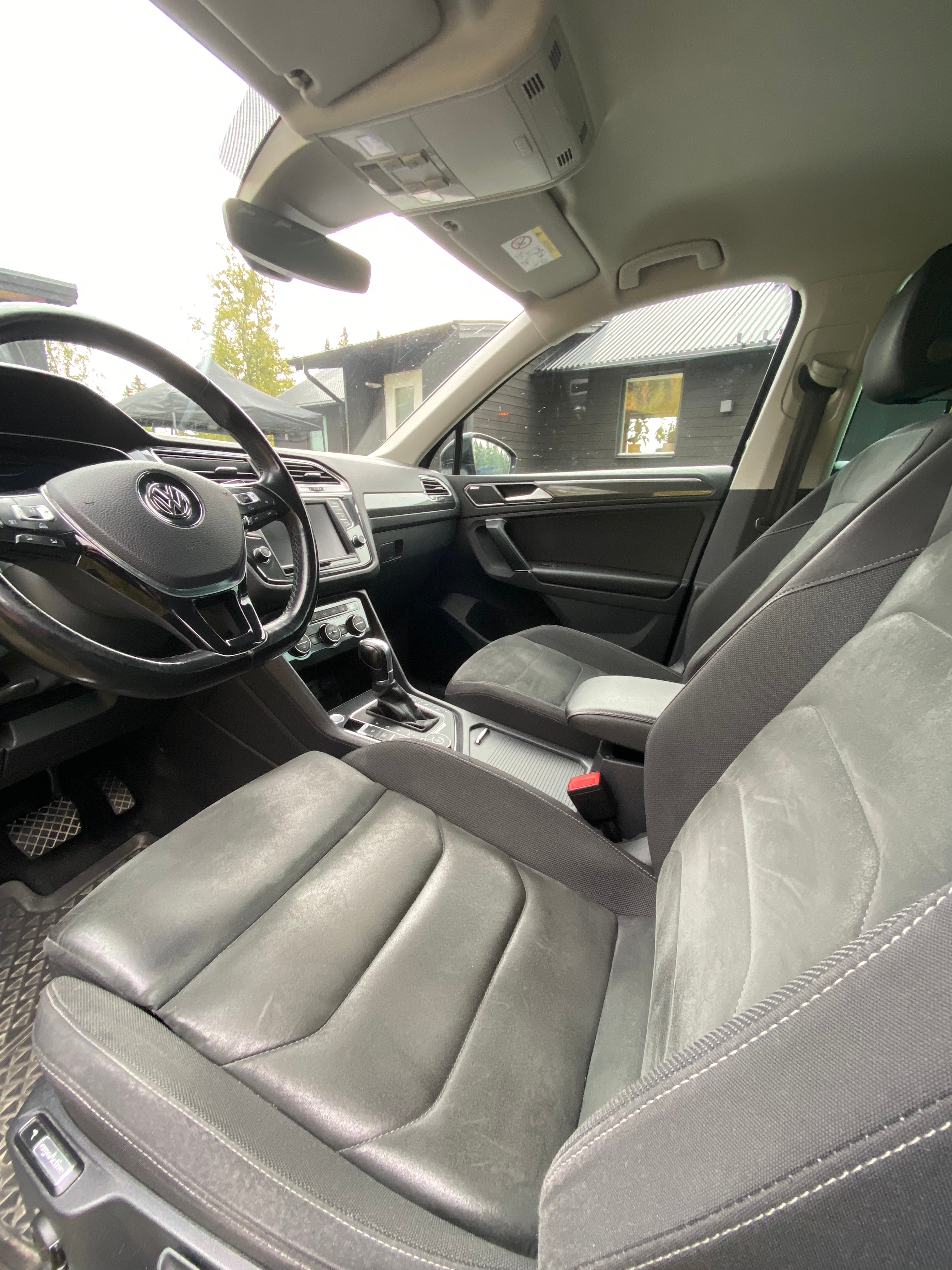 Volkswagen Tiguan 2.0 TDI SCR R-Line 2017, photo 6/9