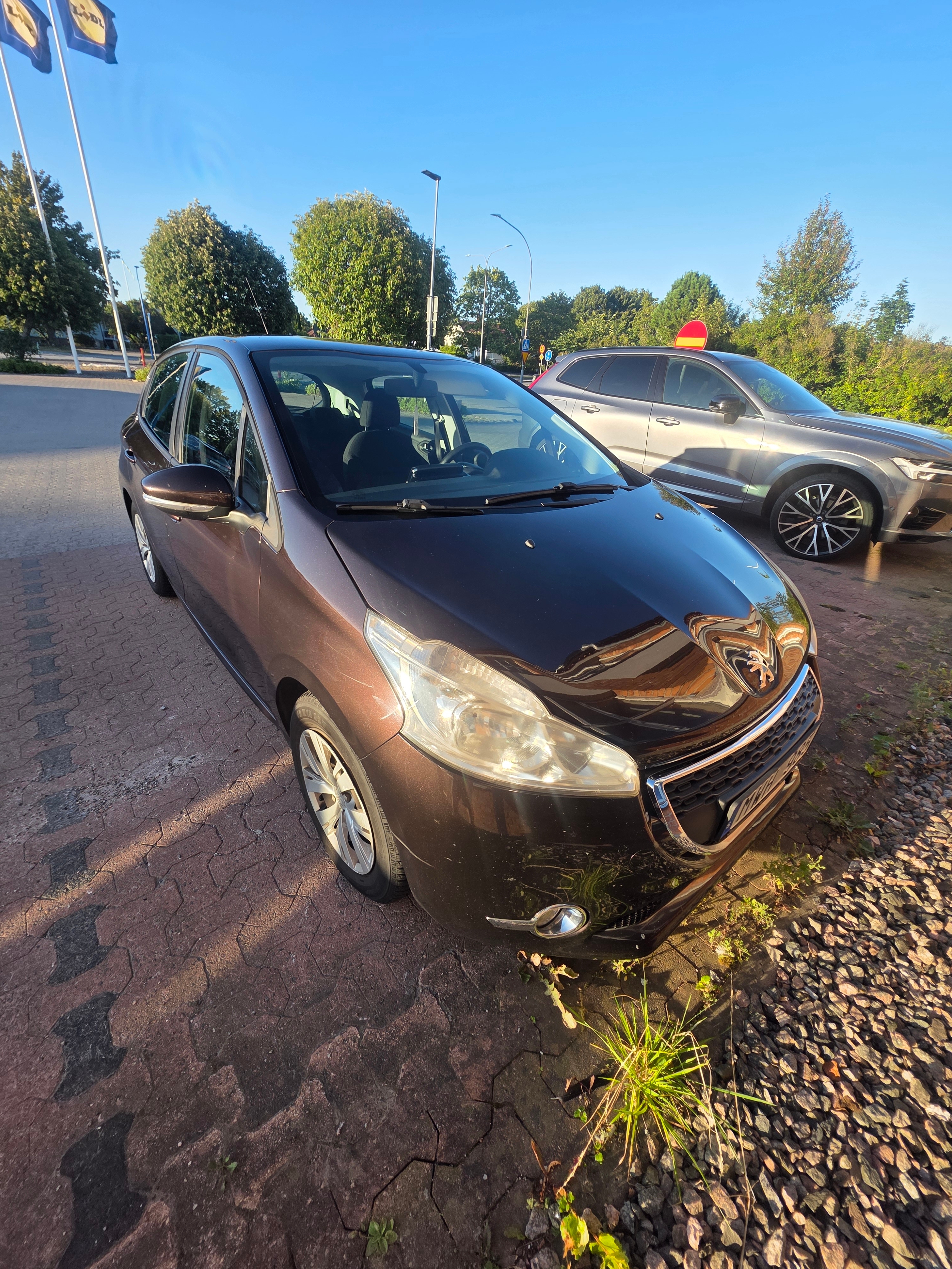 Peugeot 208 2012, kuva 2/6