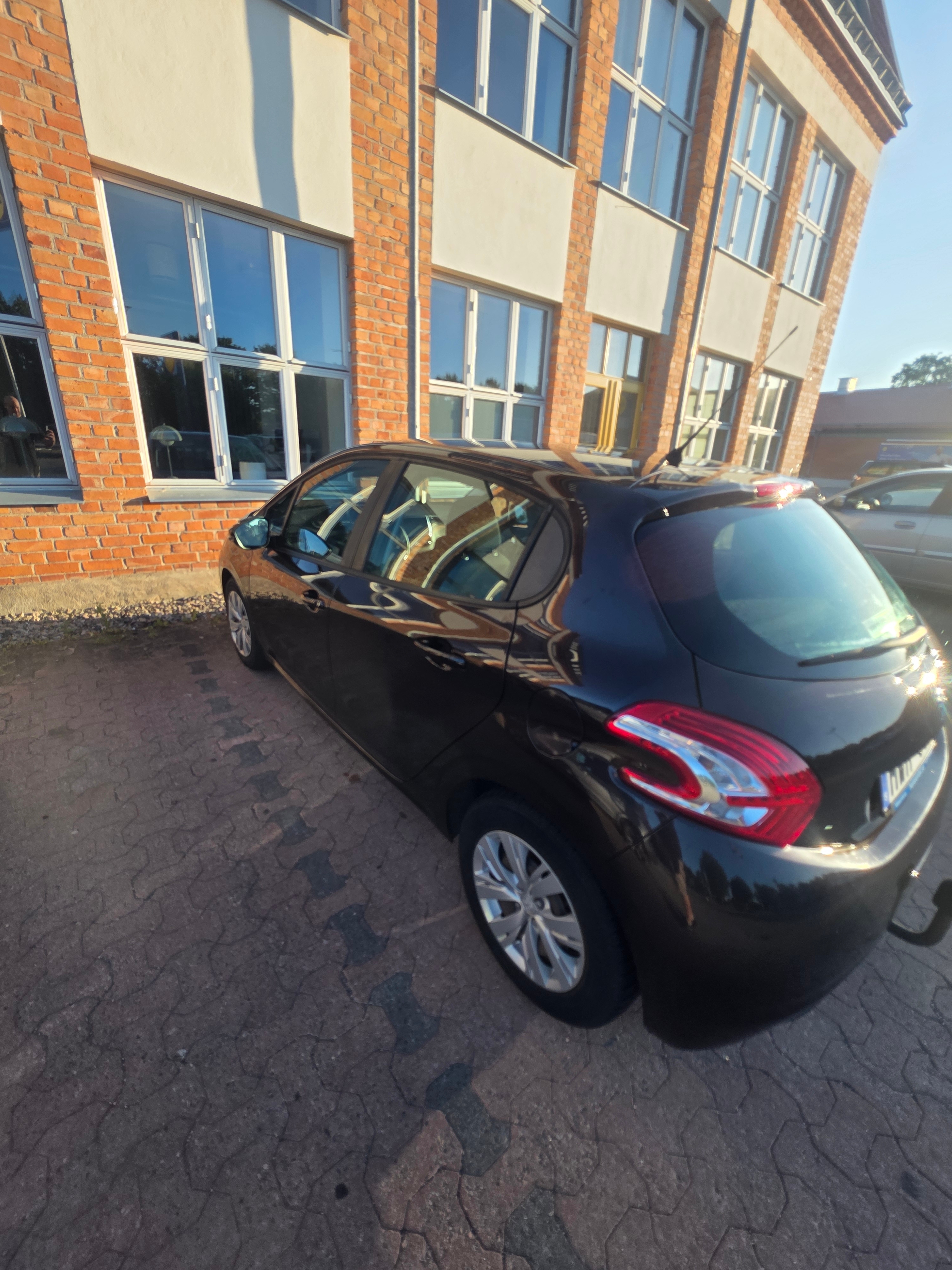 Peugeot 208 2012, kuva 3/6