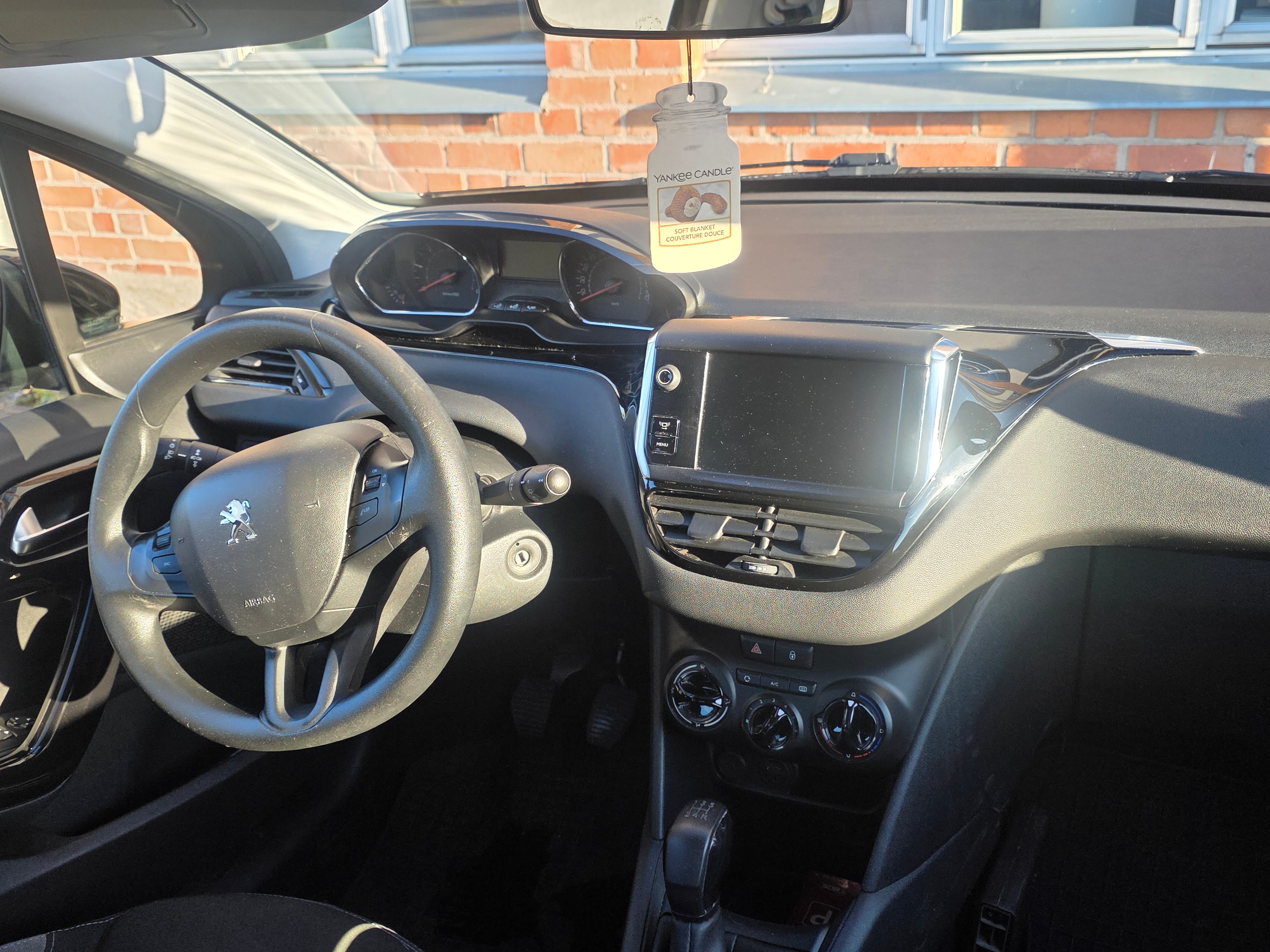 Peugeot 208 2012, kuva 5/6