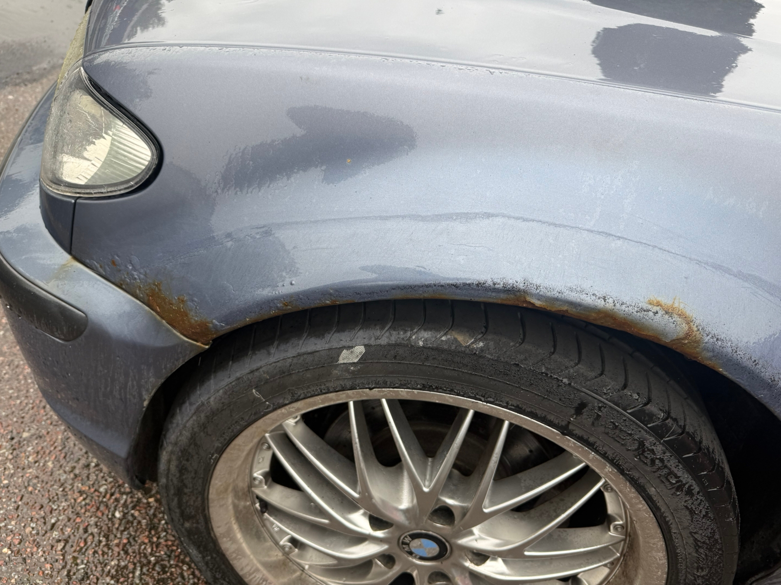 BMW 320 i Touring Manuell 2003, bild 2/4