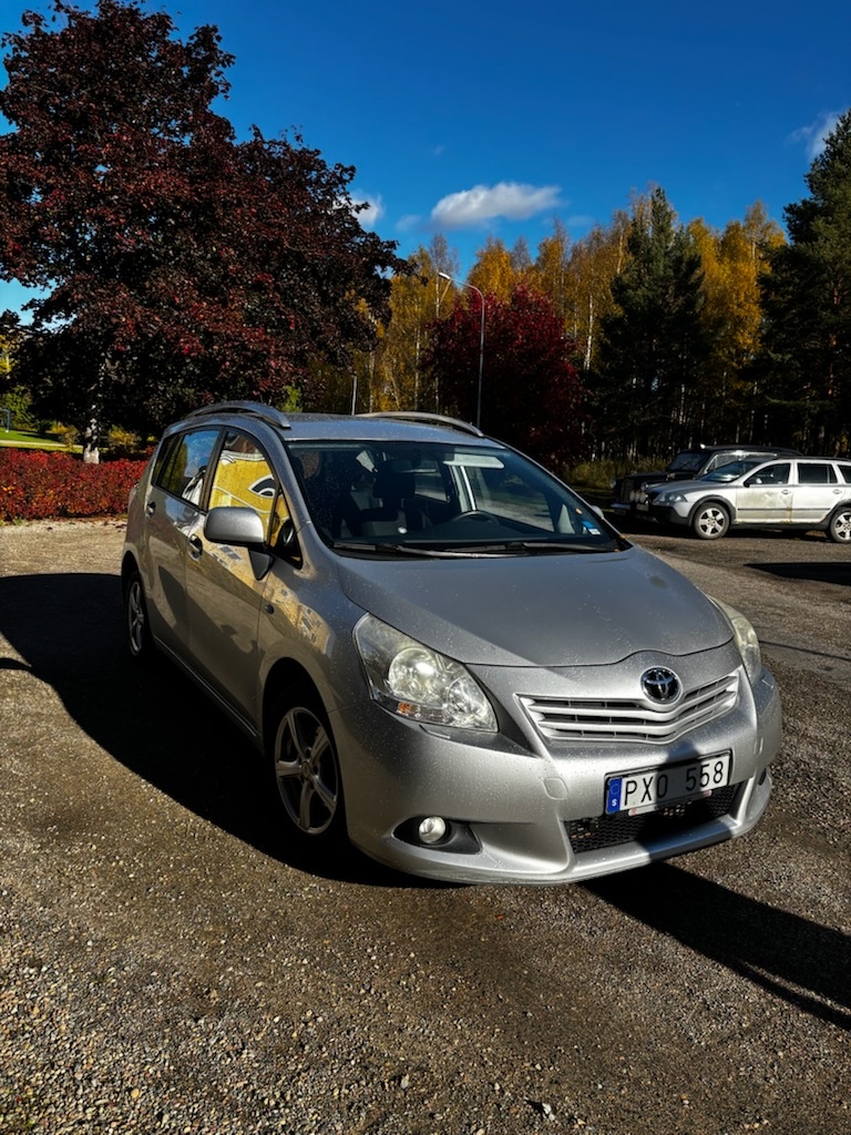 Toyota Verso 2.0 D-4D Manuell 2010, kuva 3/4