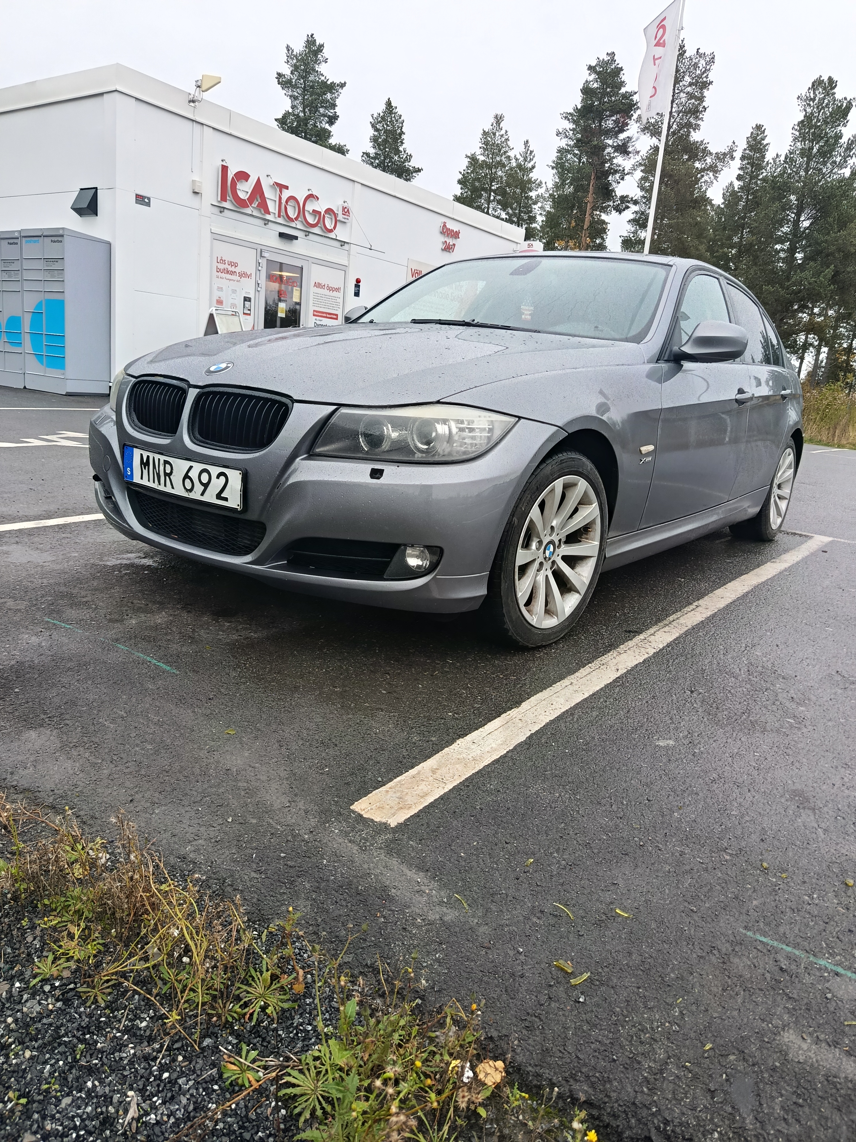 BMW 320 d xDrive Sedan Automatisk 2009, bild 4/4