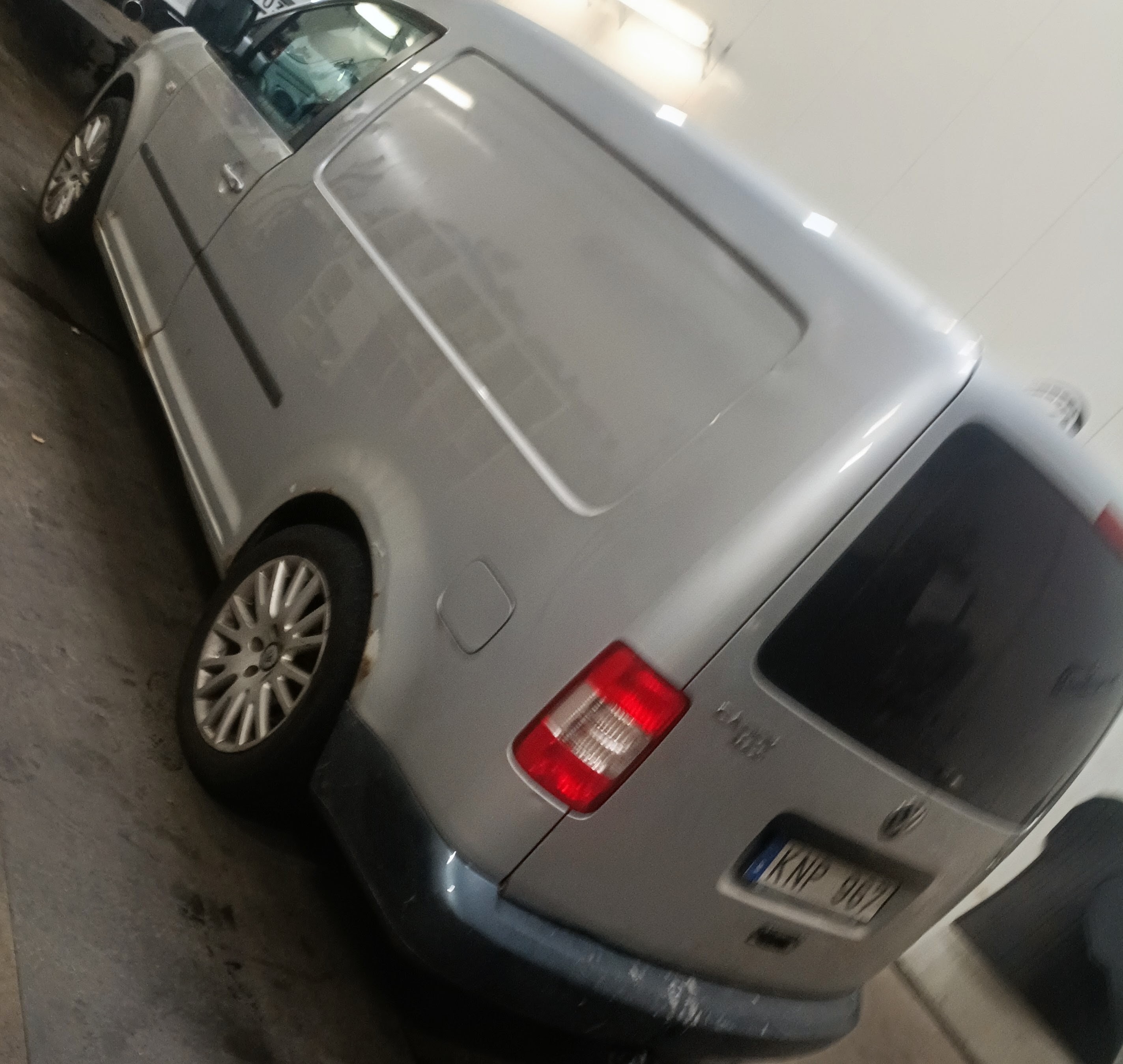 Volkswagen Caddy Maxi 2010, photo 3/5