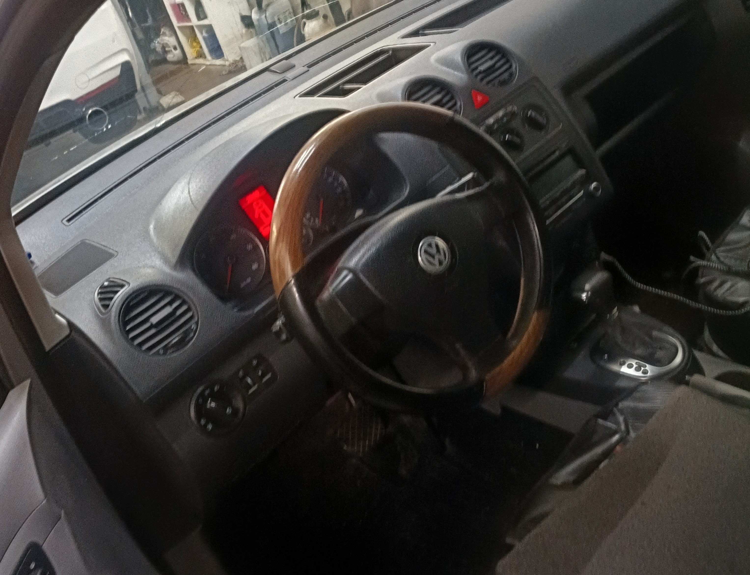 Volkswagen Caddy Maxi 2010, photo 5/5