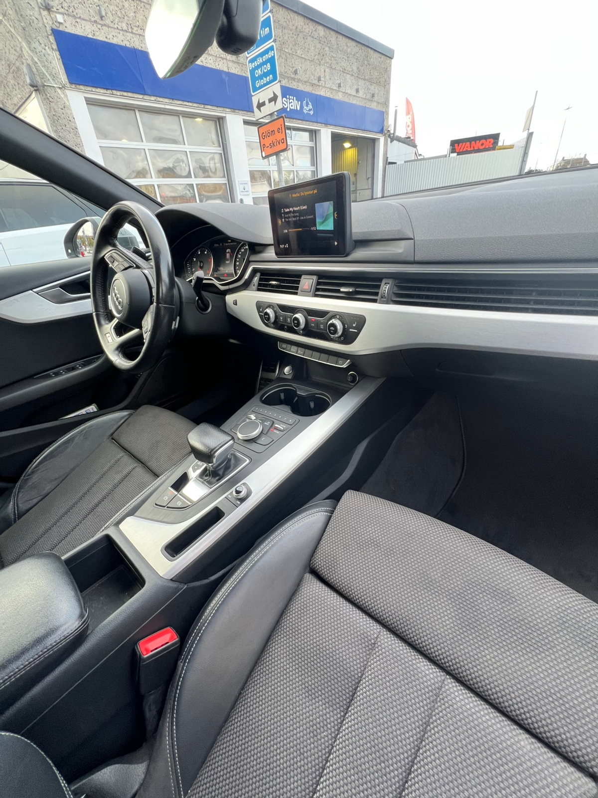 Audi A4 Sedan 2.0 TDI S Tronic 2016, photo 5/9
