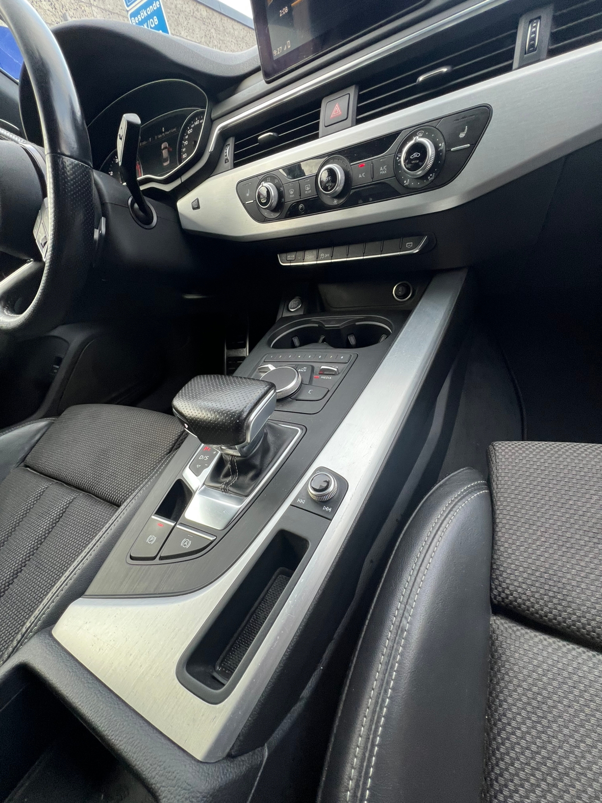 Audi A4 Sedan 2.0 TDI S Tronic 2016, photo 6/9