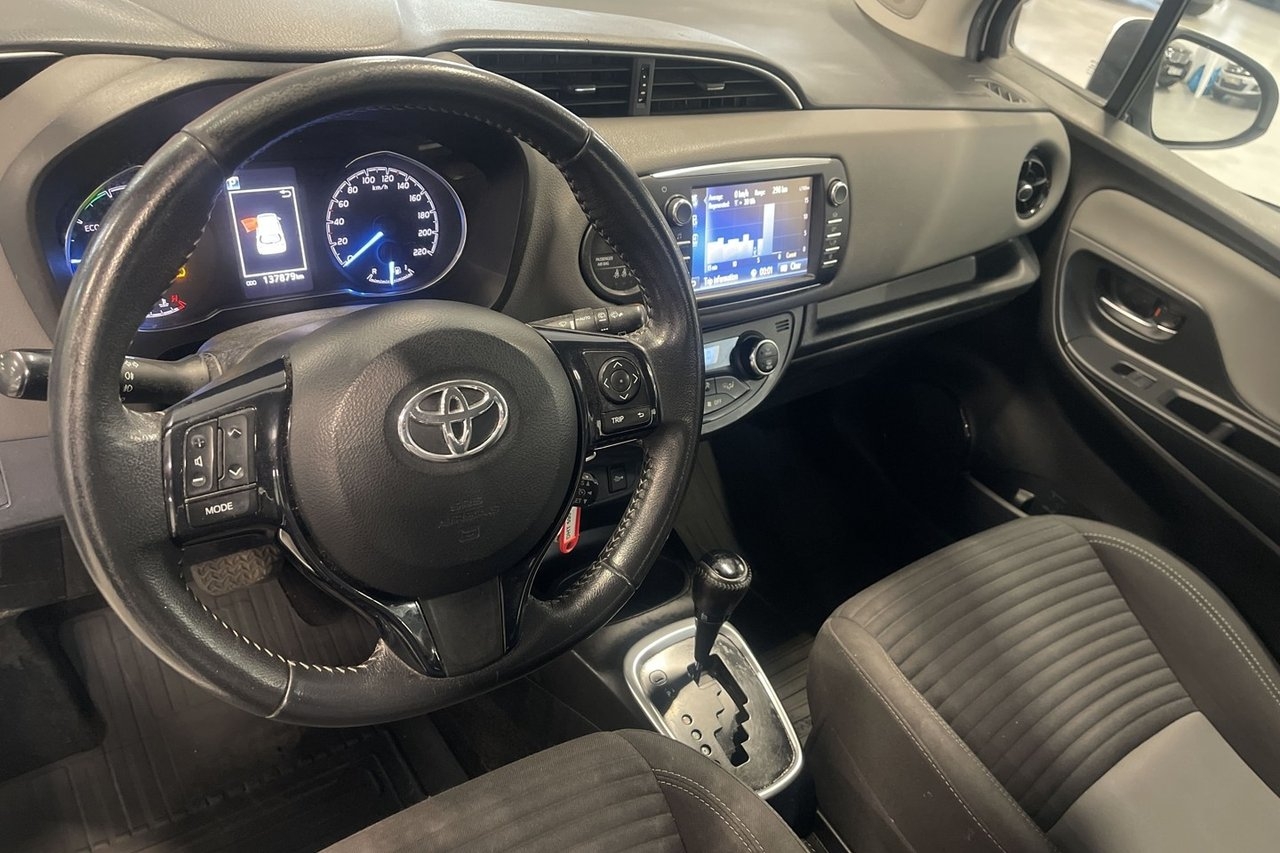 Toyota Yaris Hybrid e-CVT Active Euro 6 2018, photo 7/10