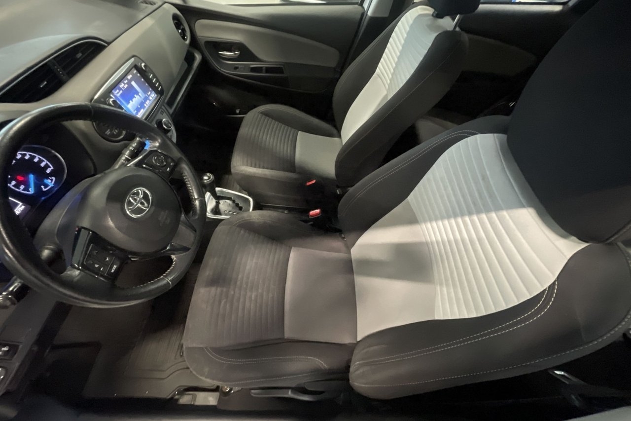Toyota Yaris Hybrid e-CVT Active Euro 6 2018, photo 6/10