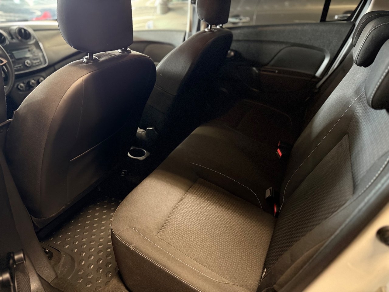 Dacia Logan 2017, photo 6/10