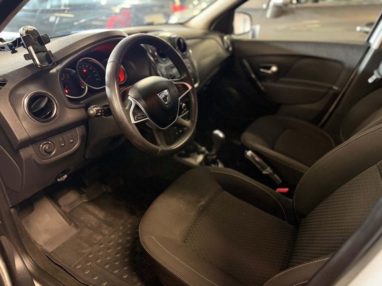 Dacia Logan 2017, photo 5/10