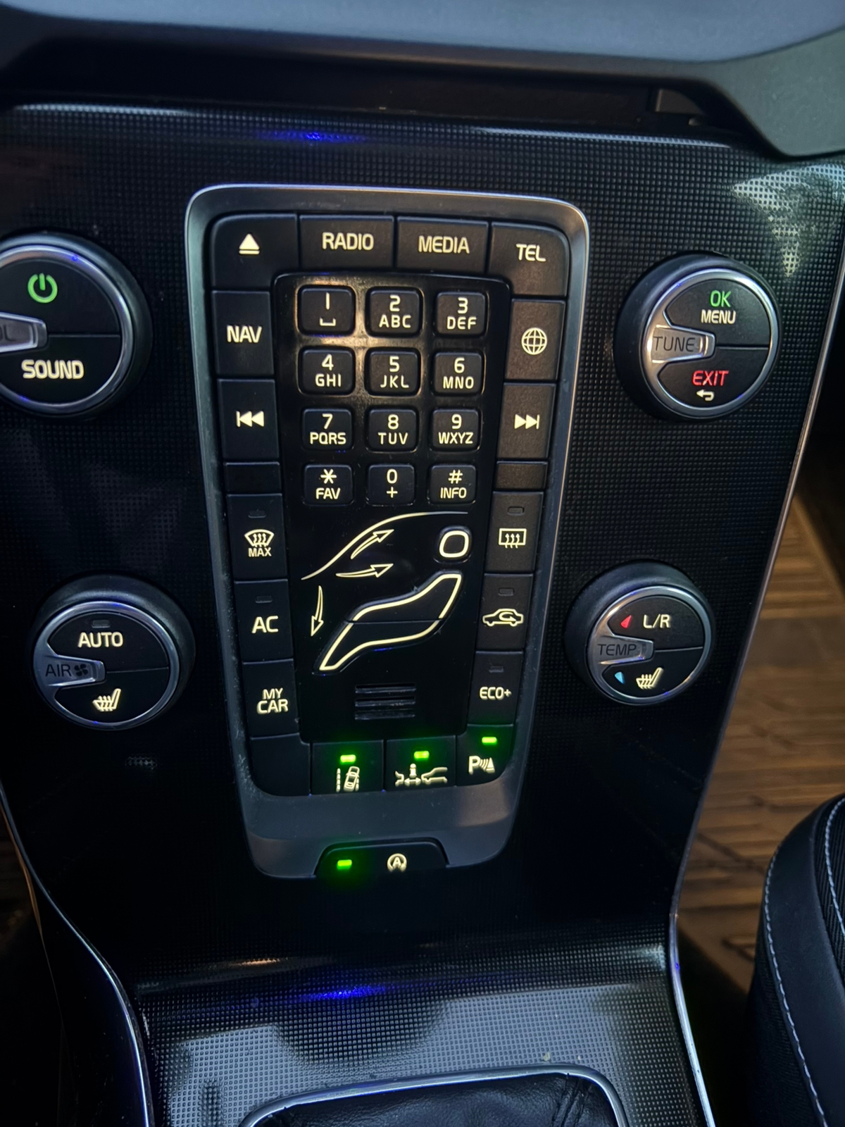 Volvo V40 T3 Geartronic 2018, photo 4/10