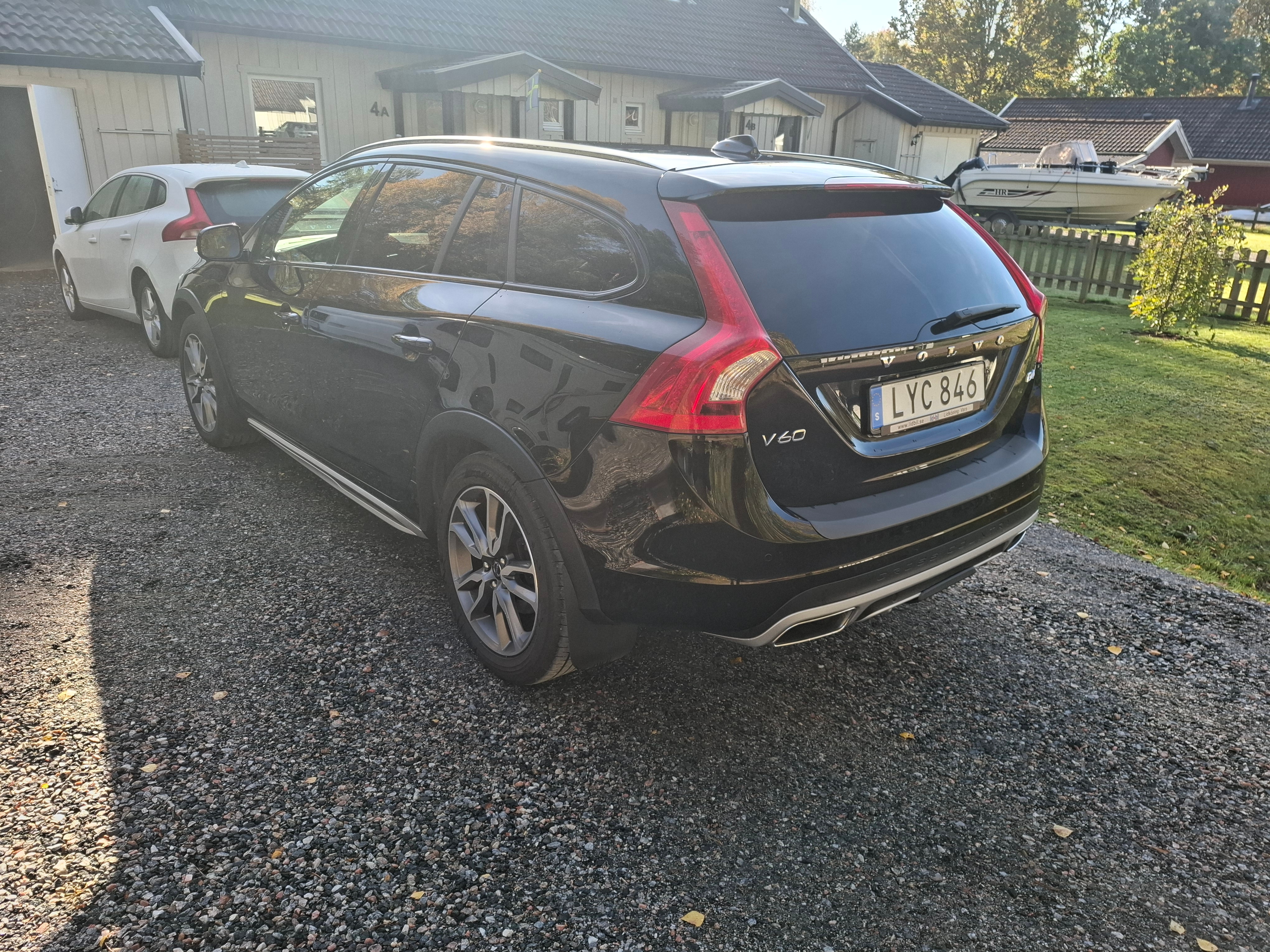Volvo V60 Cross Country D4 Geartronic 2016, kuva 4/10