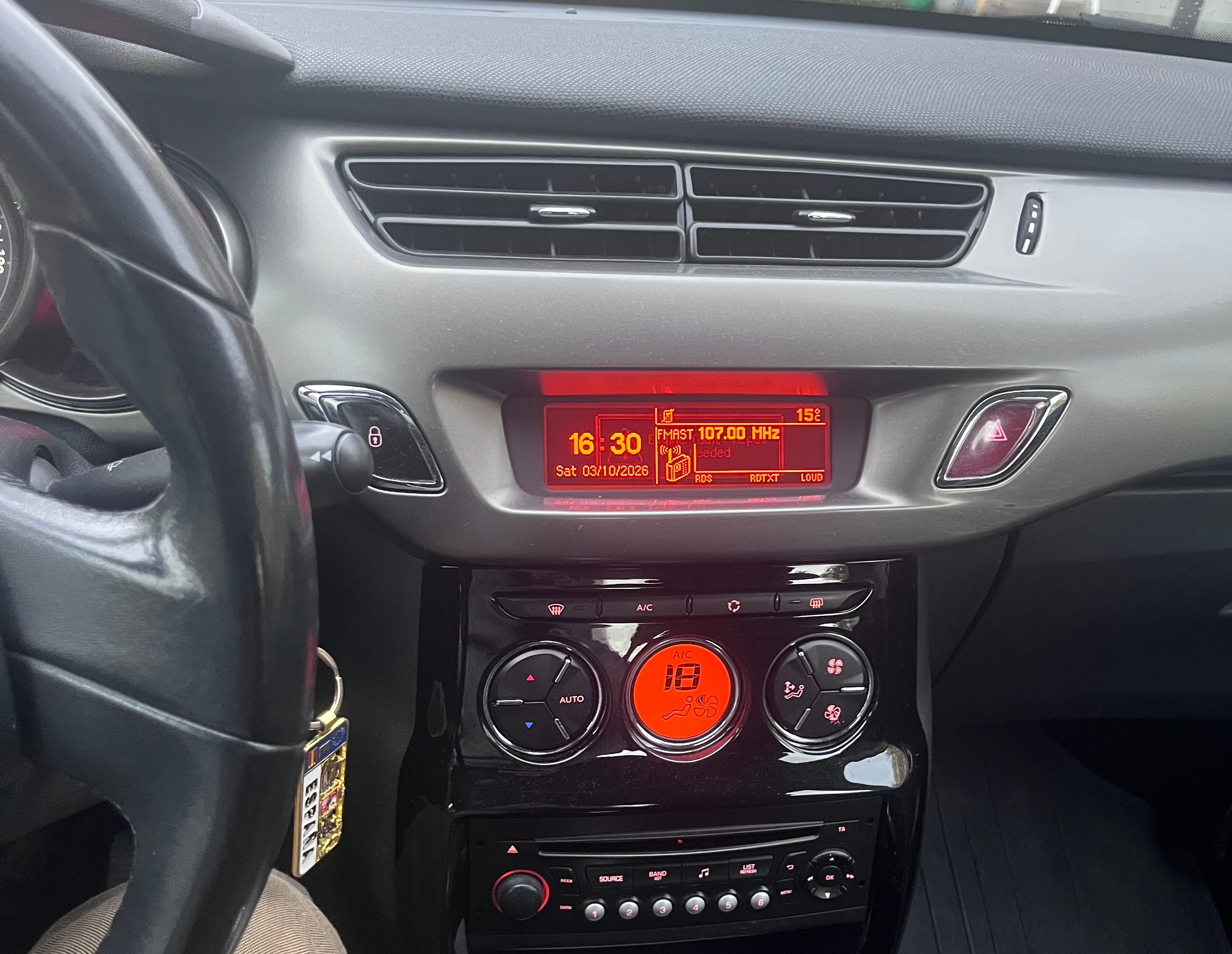 Citroen C3 1.6 e-HDi 90 Manuell 2013, bild 2/10