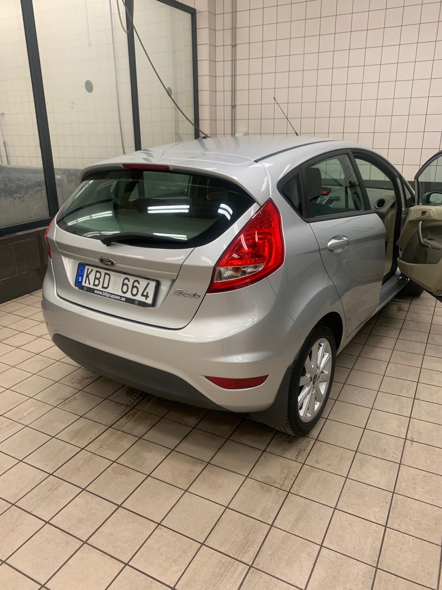 Ford Fiesta 5-dörrar 1.25 Manuell 2010, photo 2/3