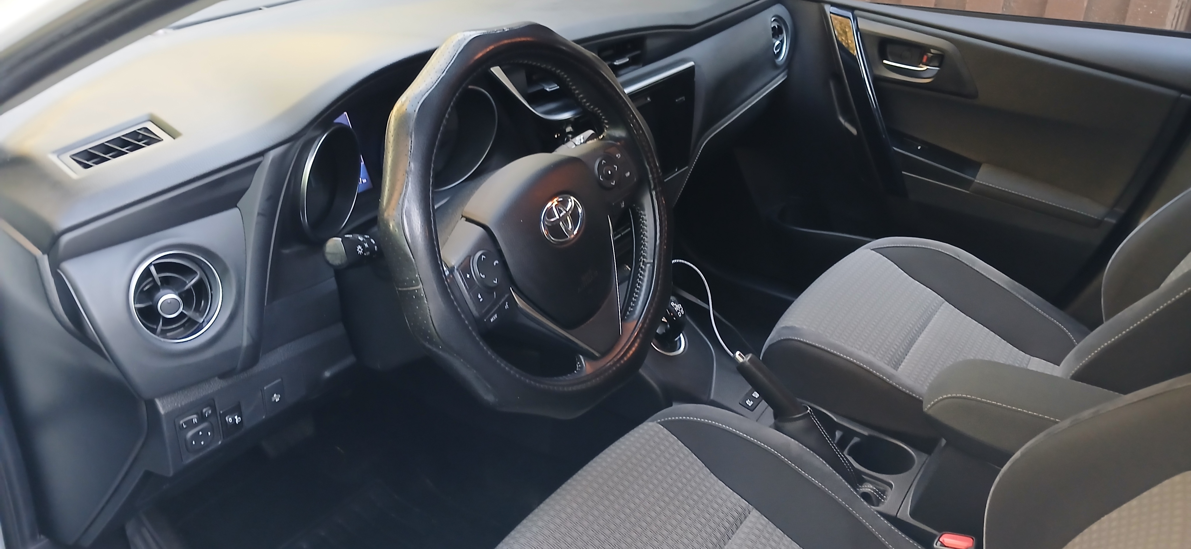 Toyota Auris Hybrid e-CVT 2018, kuva 2/6