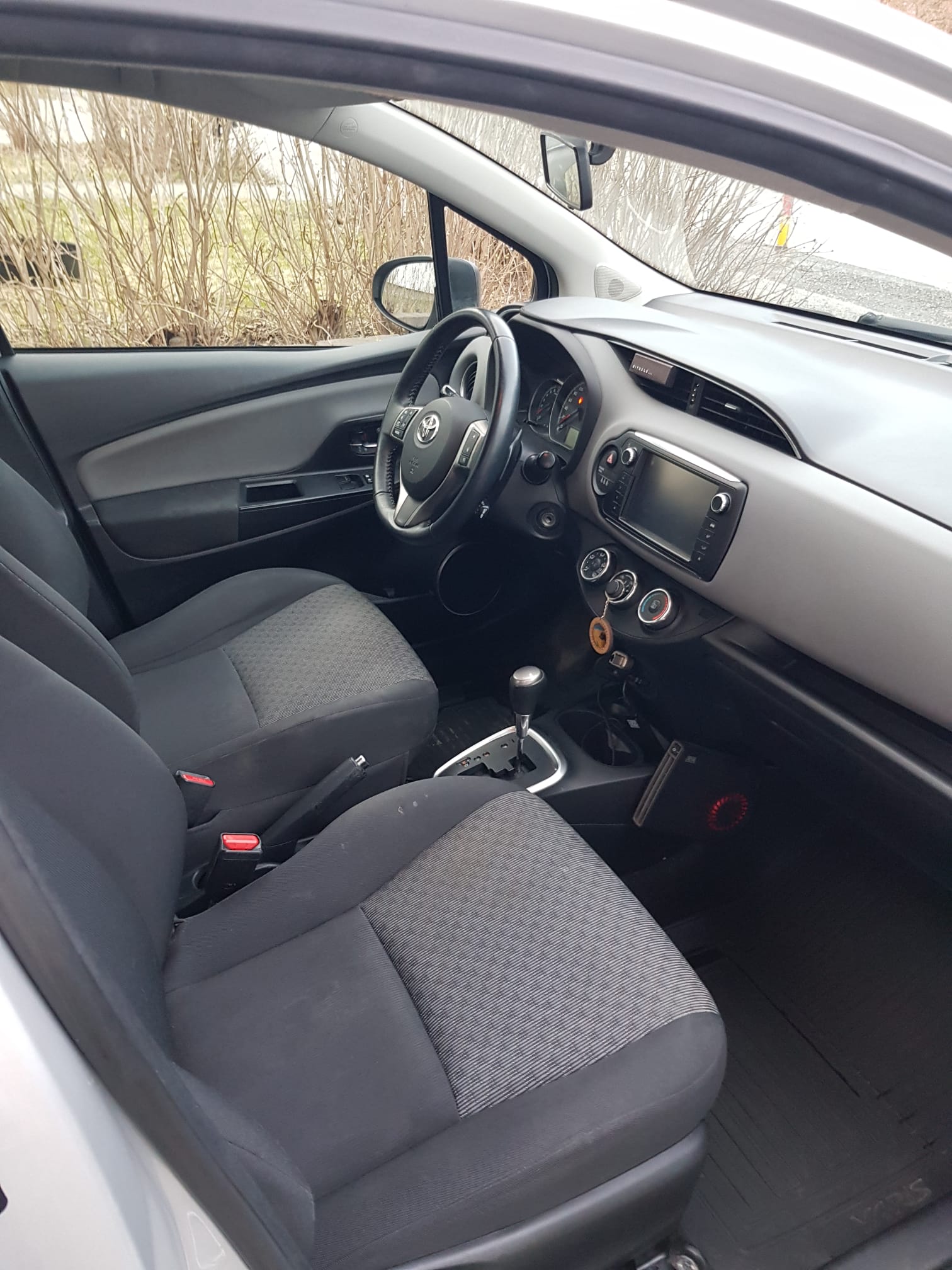 Toyota Yaris 2015, photo 2/10