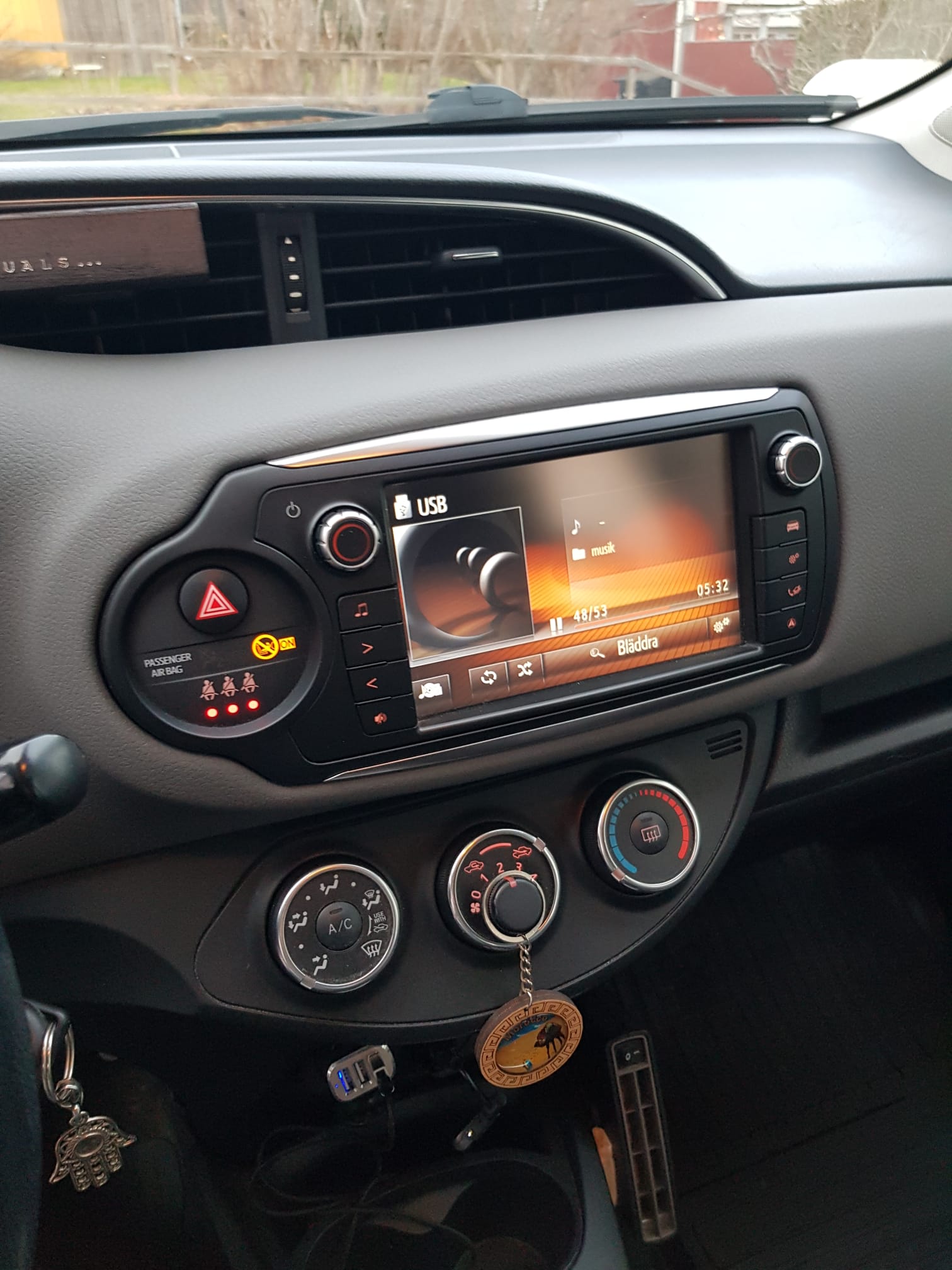 Toyota Yaris 2015, photo 7/10