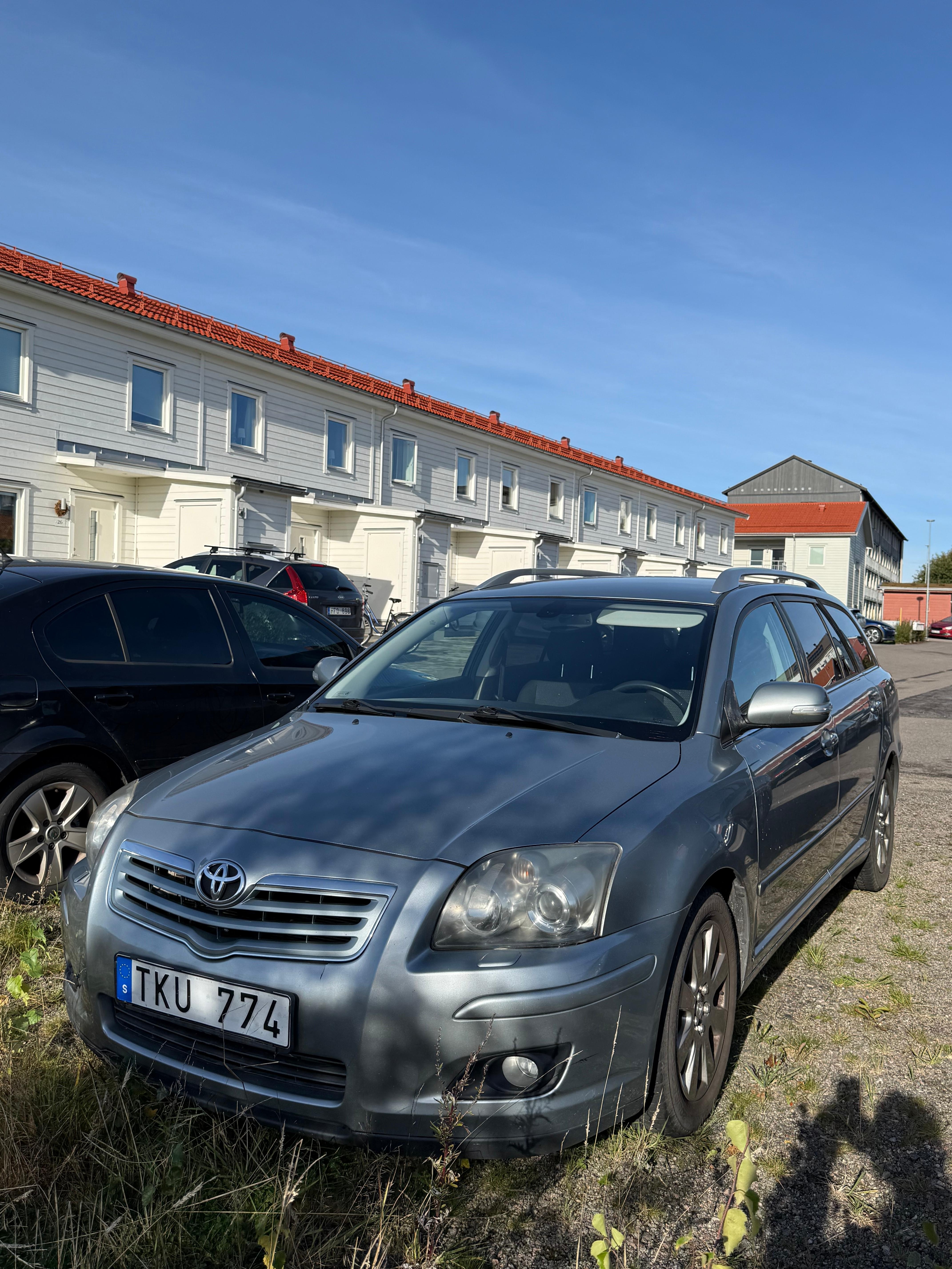 Toyota Avensis Kombi 2.0 D-4D Manuell 2007, bild 2/9