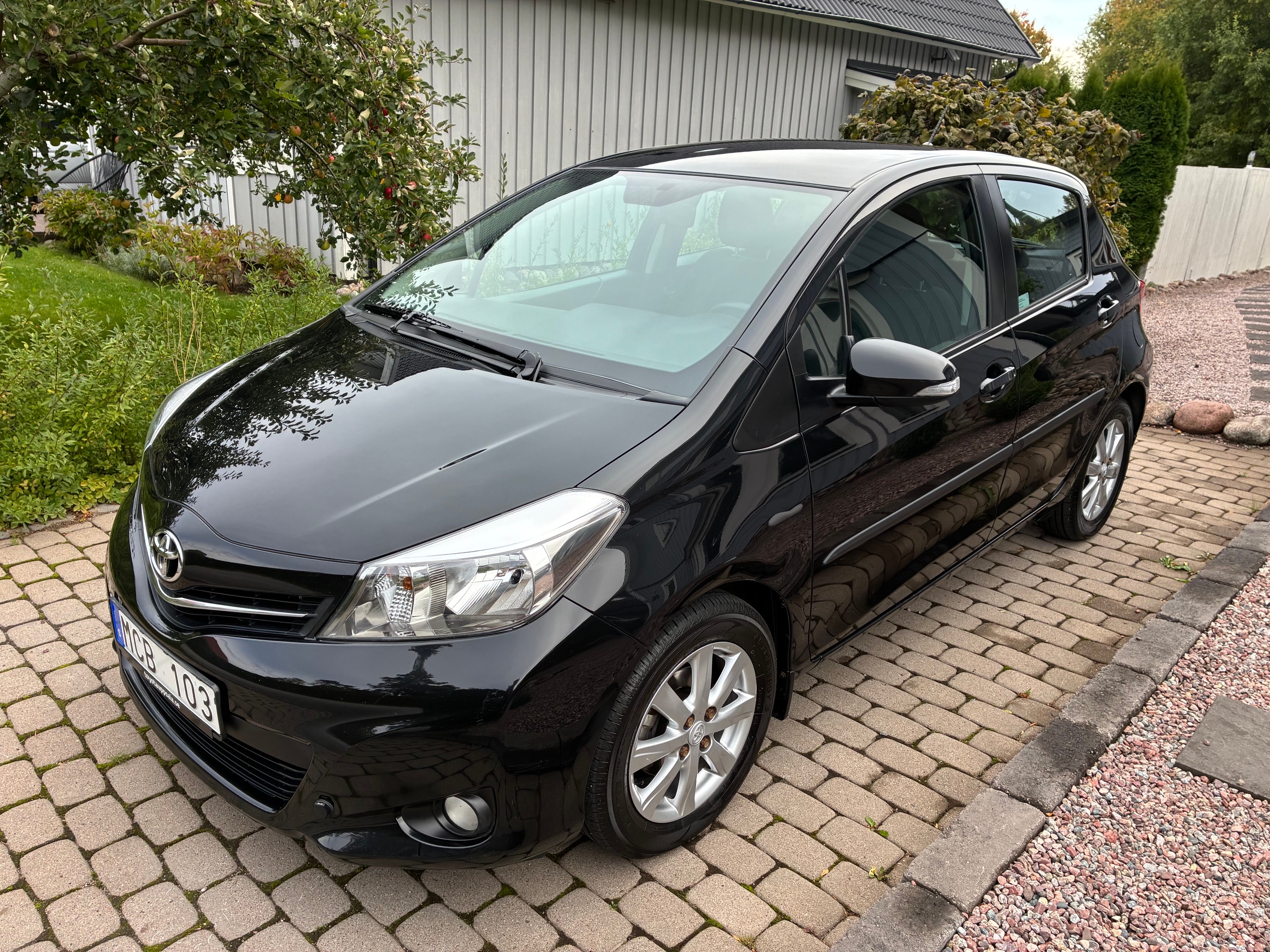 Toyota Yaris 2011, photo 2/8