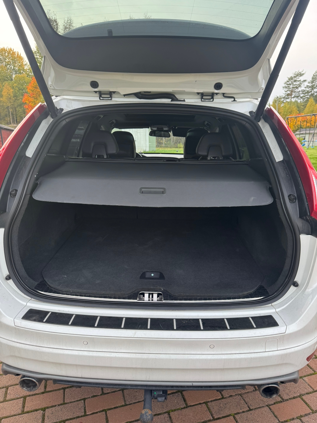 Volvo XC60 D5 AWD Geartronic 2014, photo 2/8