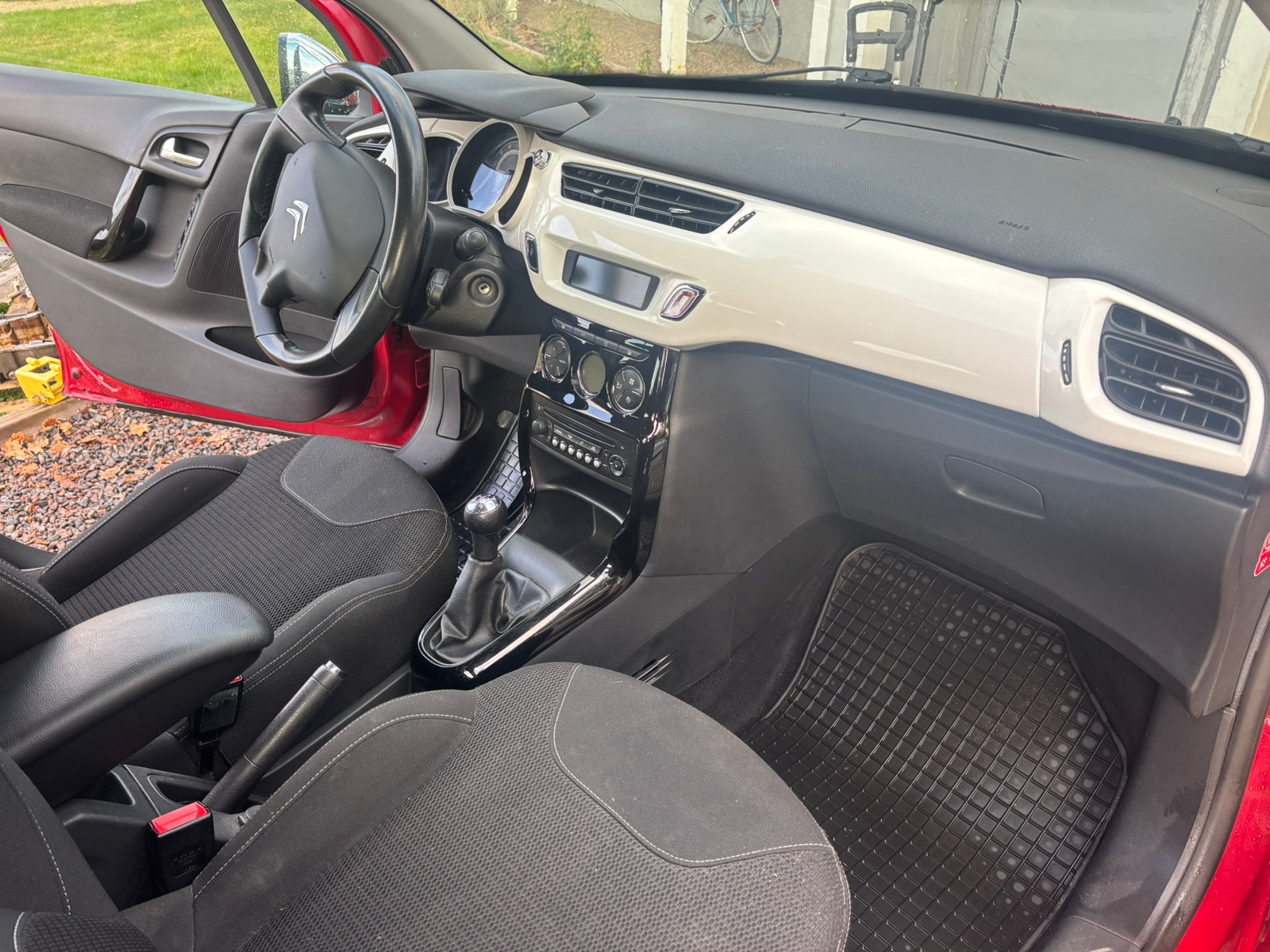 Citroen C3 1.2 PureTech VTi 82 Manuell 2013, kuva 6/8