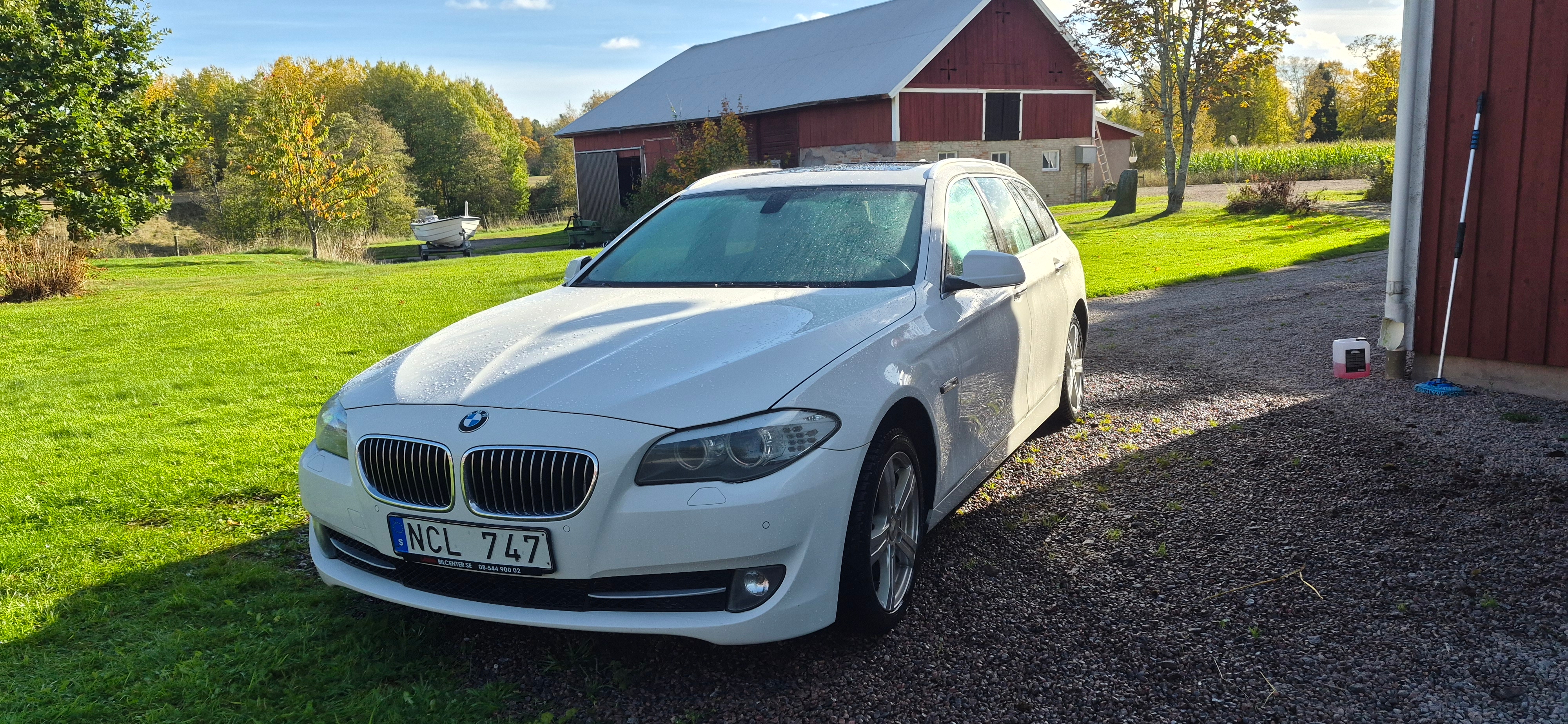 BMW 520 d Touring Steptronic 2013, photo 2/2