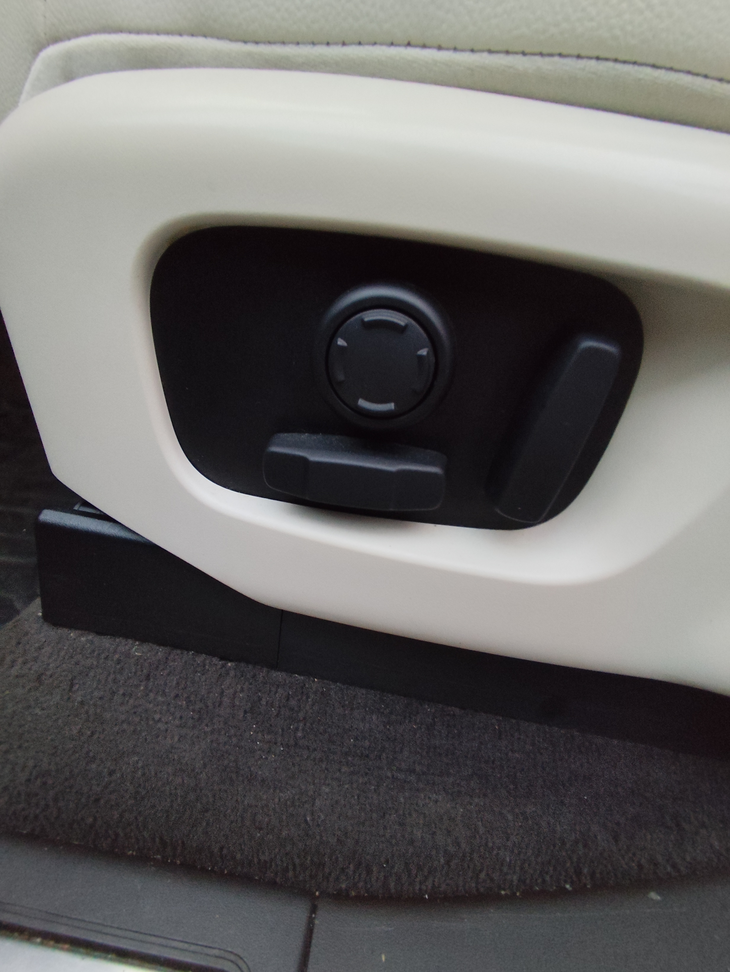 Land Rover Discovery 2018, photo 6/10