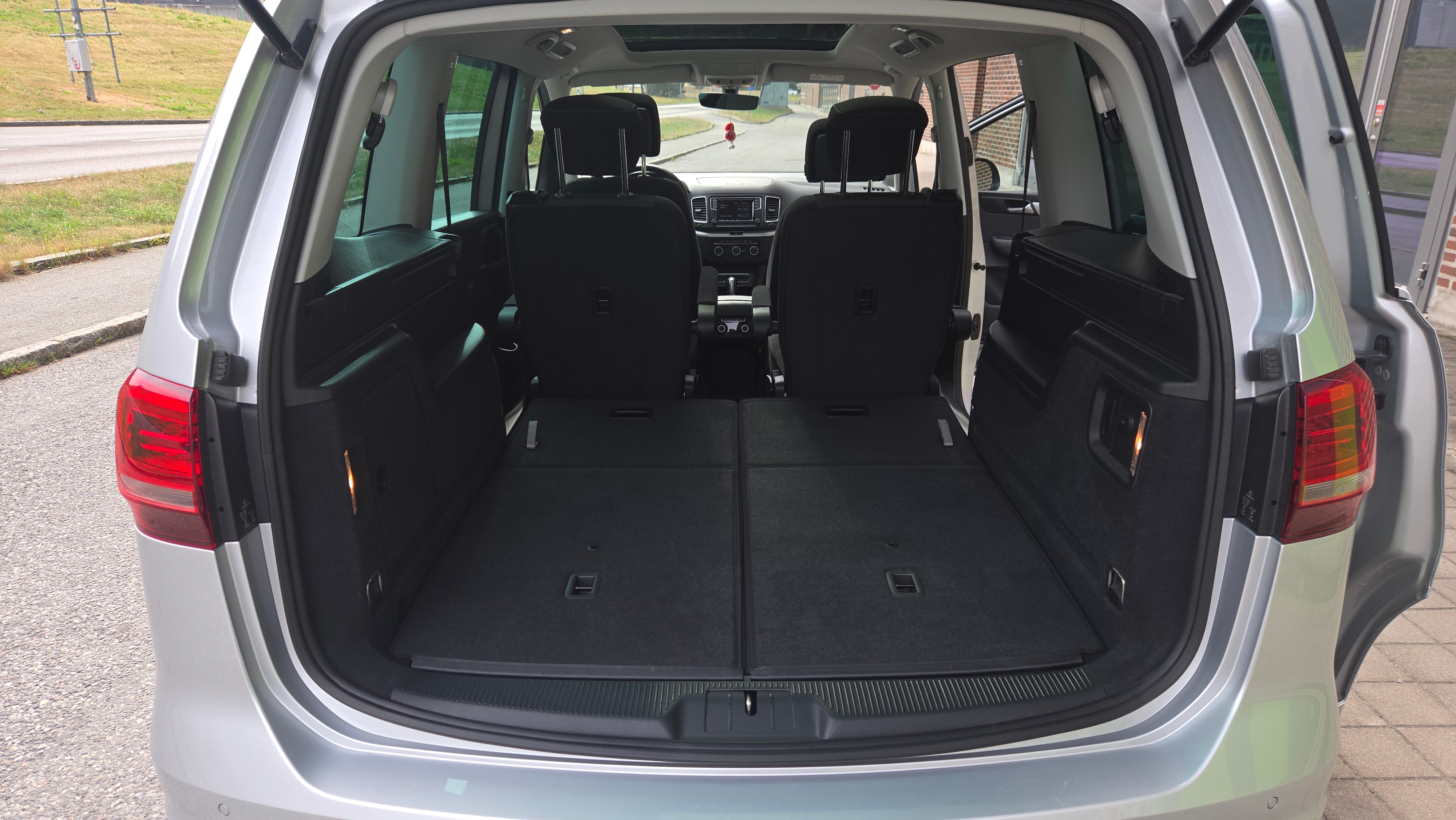 Volkswagen Sharan 2017, photo 7/9
