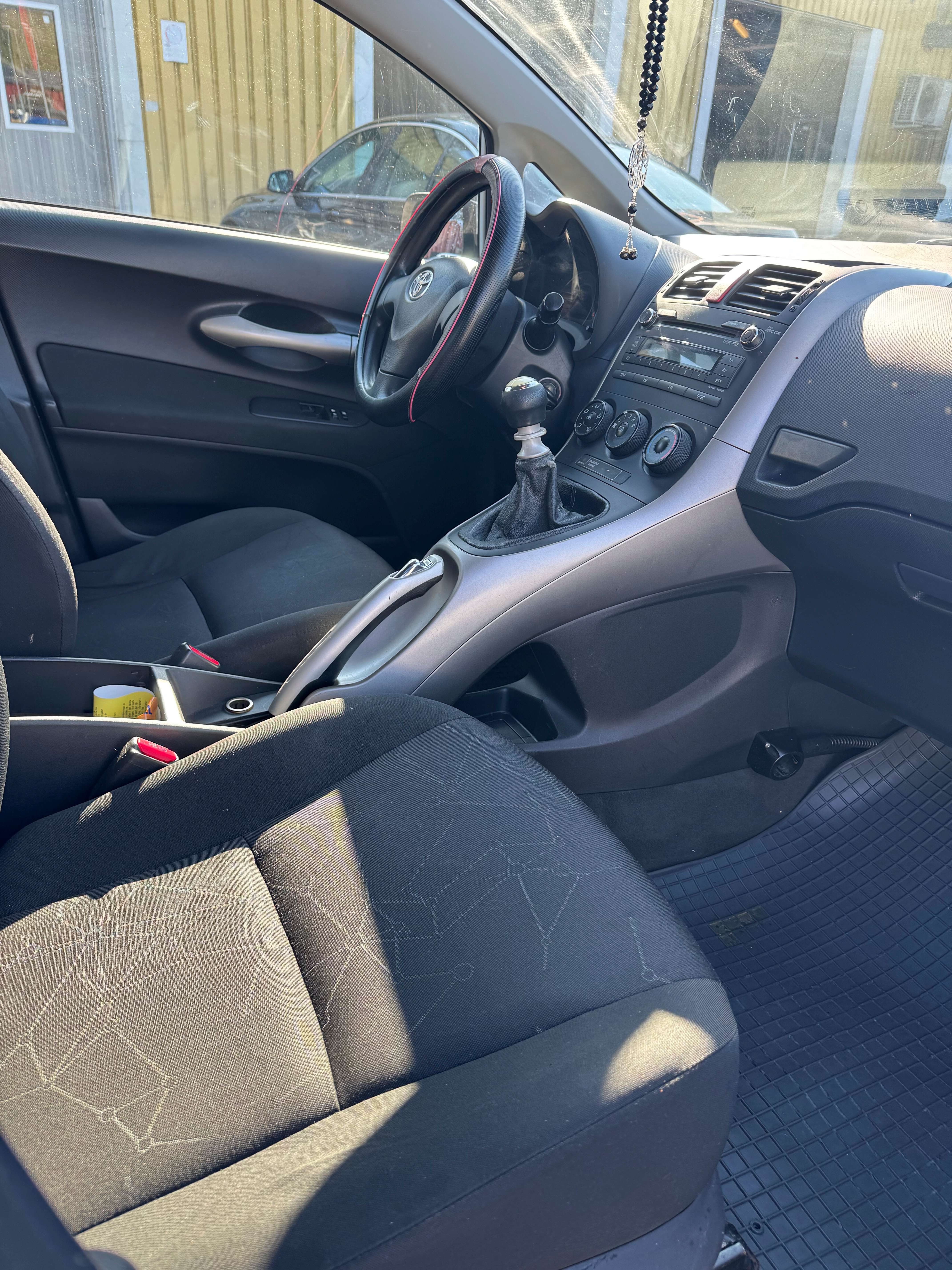 Toyota Auris 5-dörrar 1.4 D-4D Manuell 2009, bild 5/6