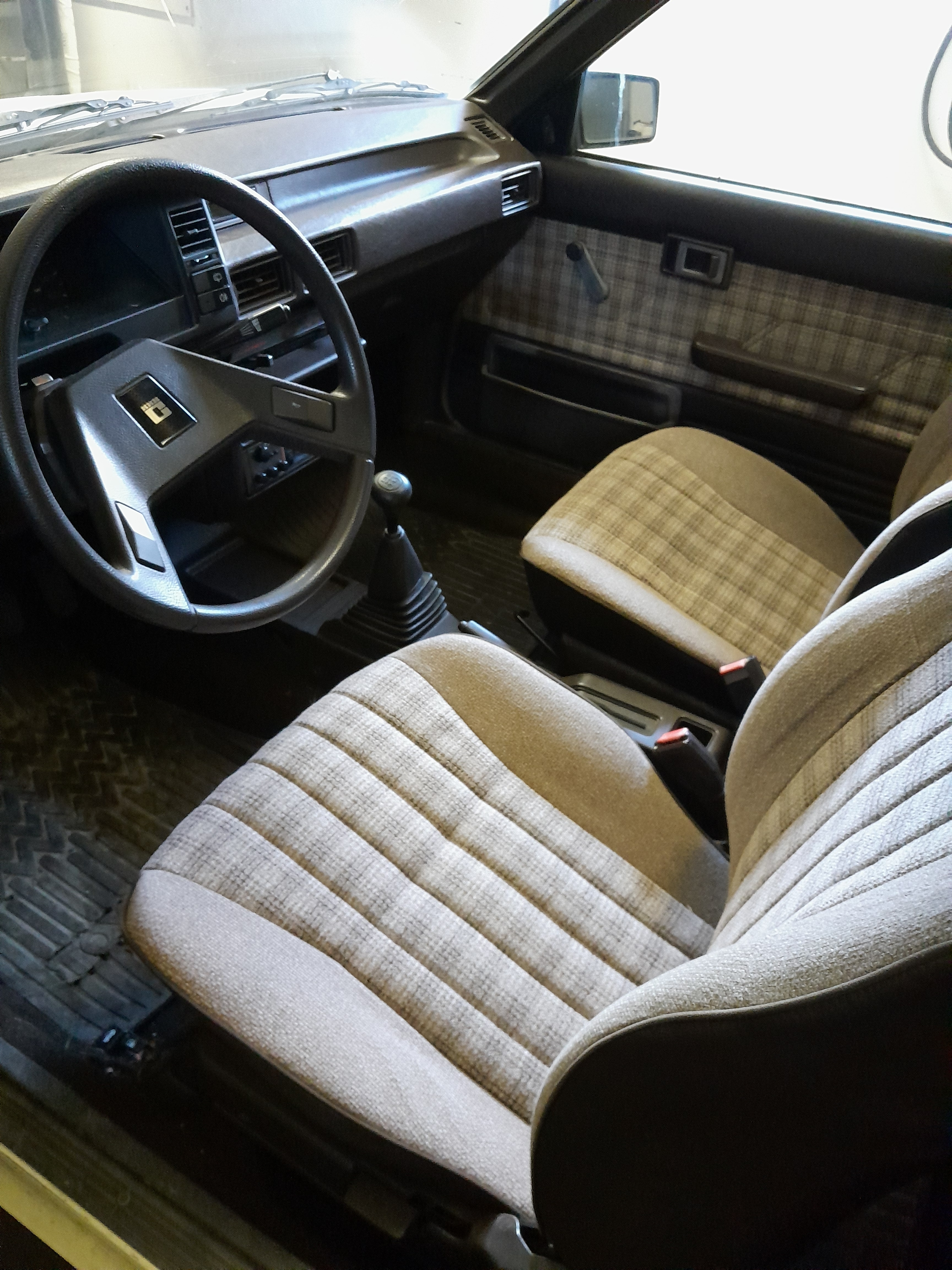Toyota Corolla 1986, kuva 3/4