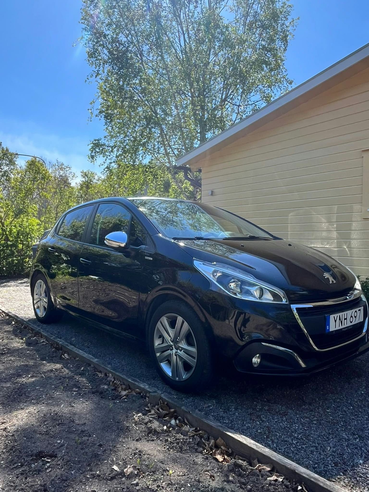 Peugeot 208 2017, bild 2/4